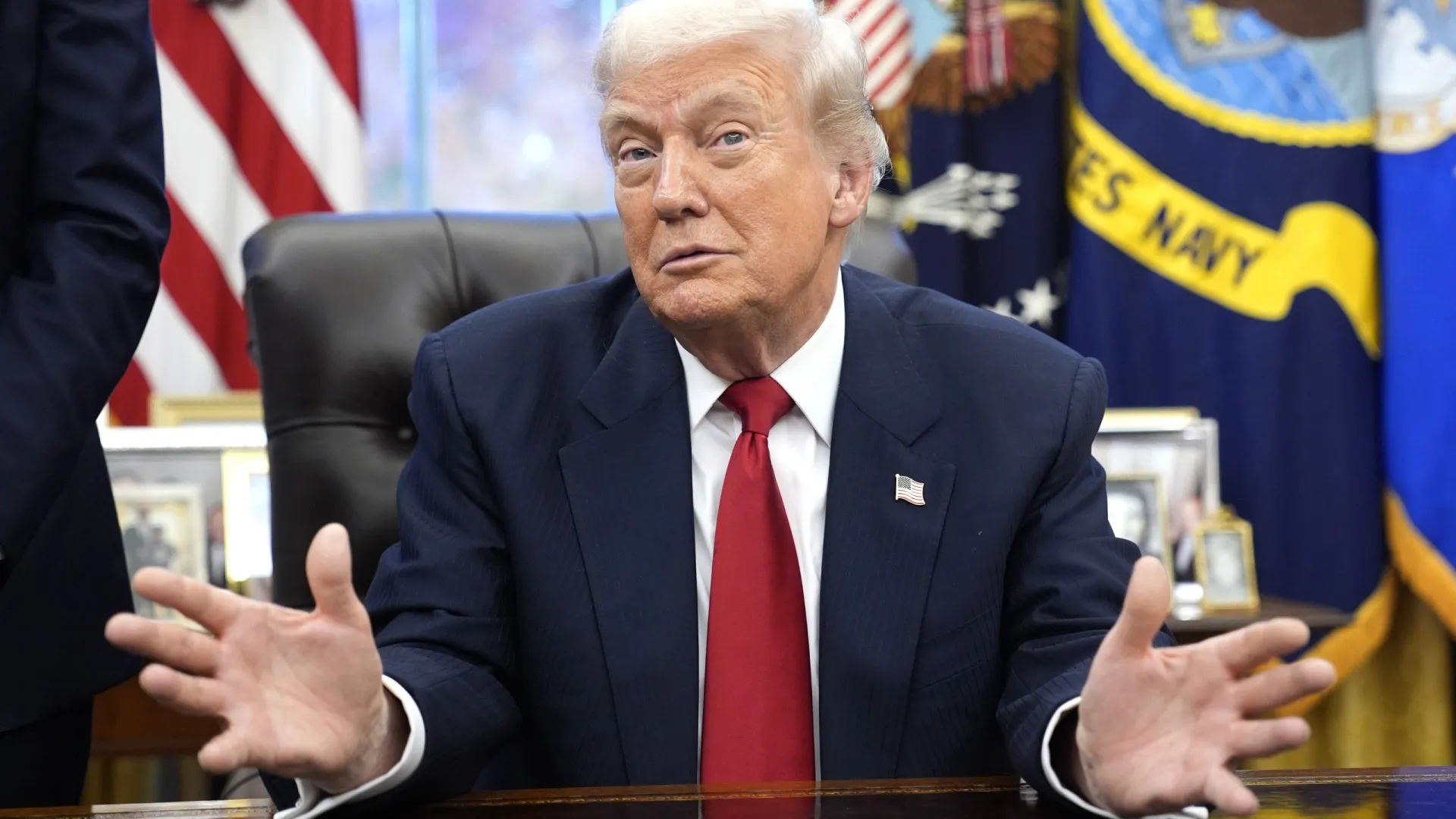 
                    Trump pressiona Zelensky para aceitar plano: 