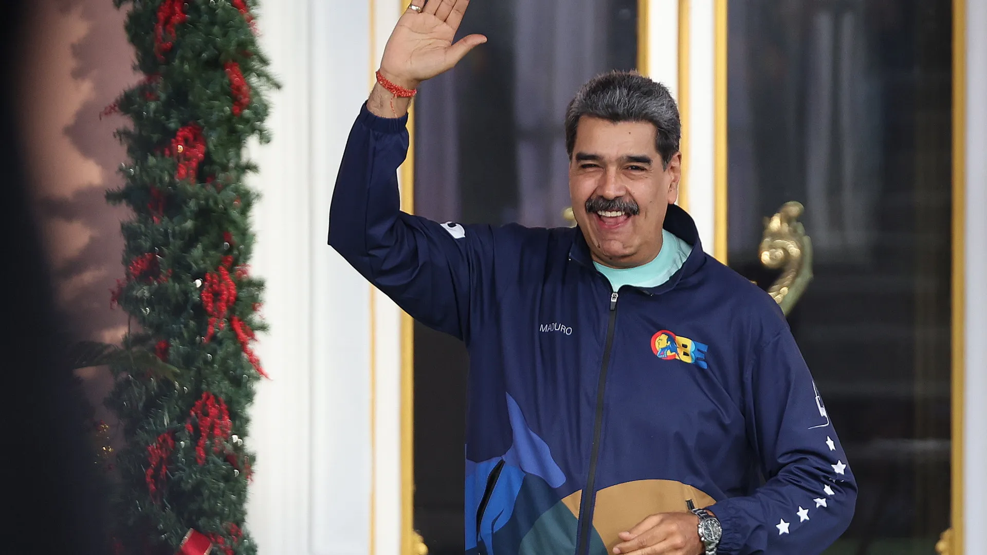
                    Maduro alerta para impacto mundial do bloqueio dos EUA aos petroleiros
                