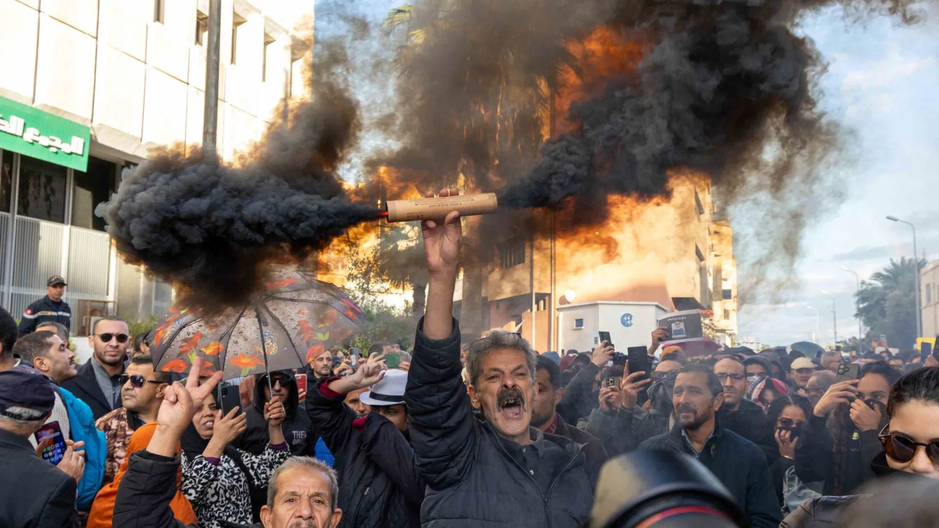 
                    Mais de 2.000 protestaram na Tunísia contra 
