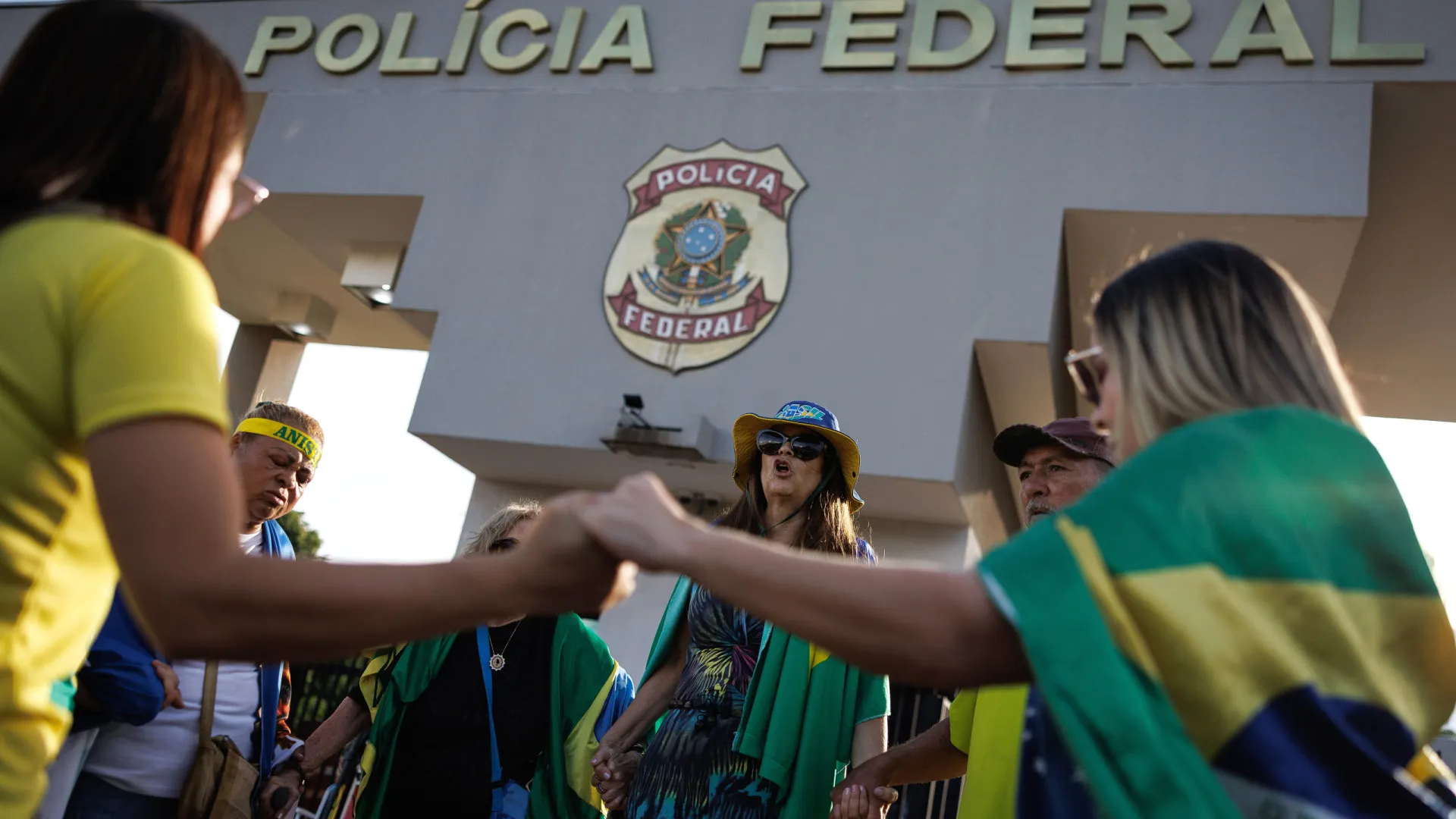 
                    Lula revoga visto de assessor de Trump que queria visitar Bolsonaro
                