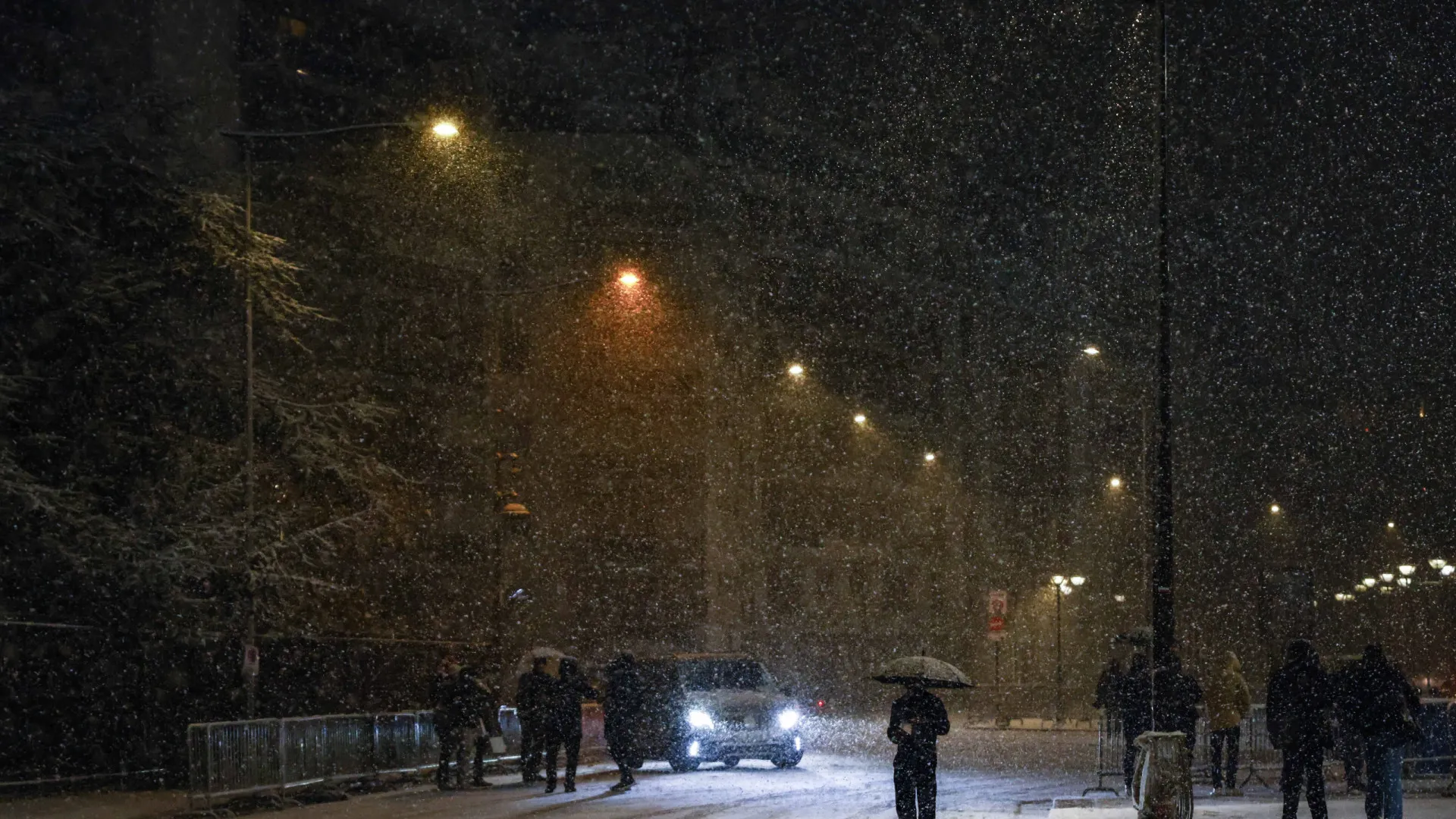 
                    Neve e gelo na Europa causam 6 mortos (e perturbações nos transportes)
                