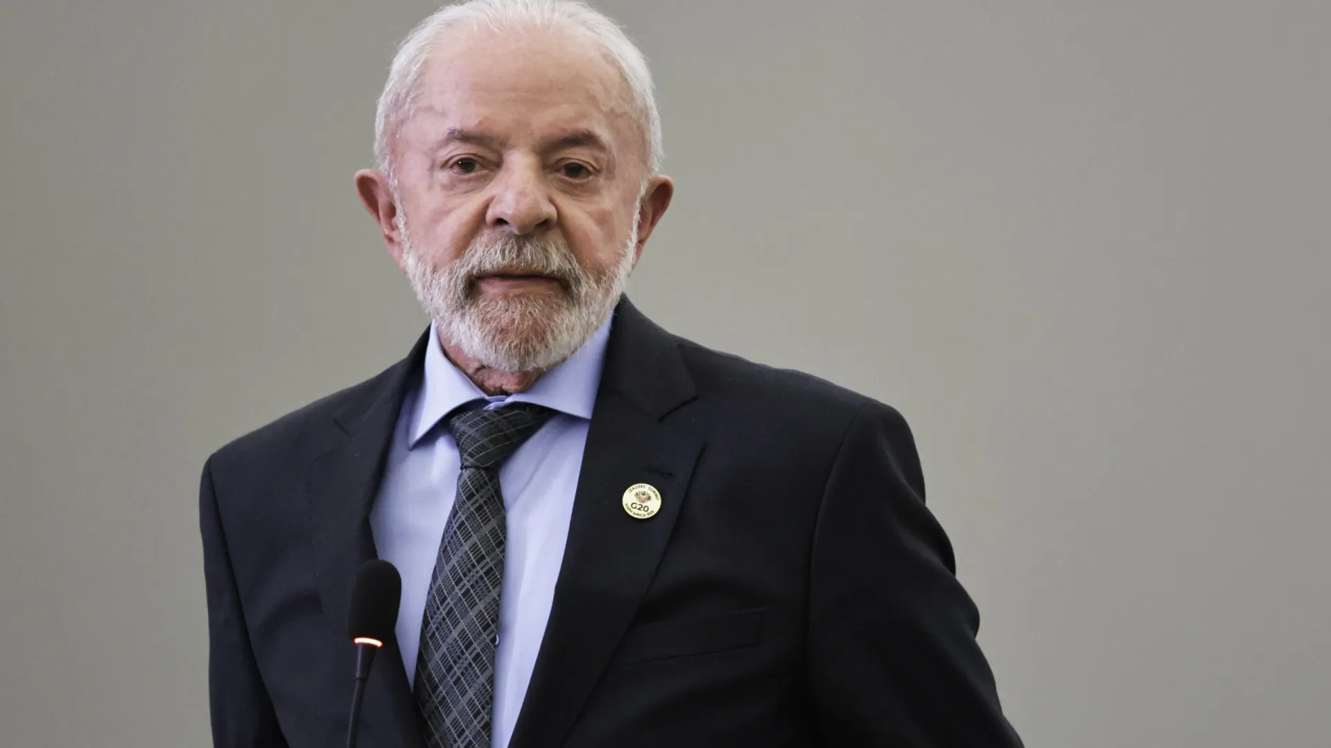 Brasil "deu uma lição de democracia ao mundo" com prisão de Bolsonaro