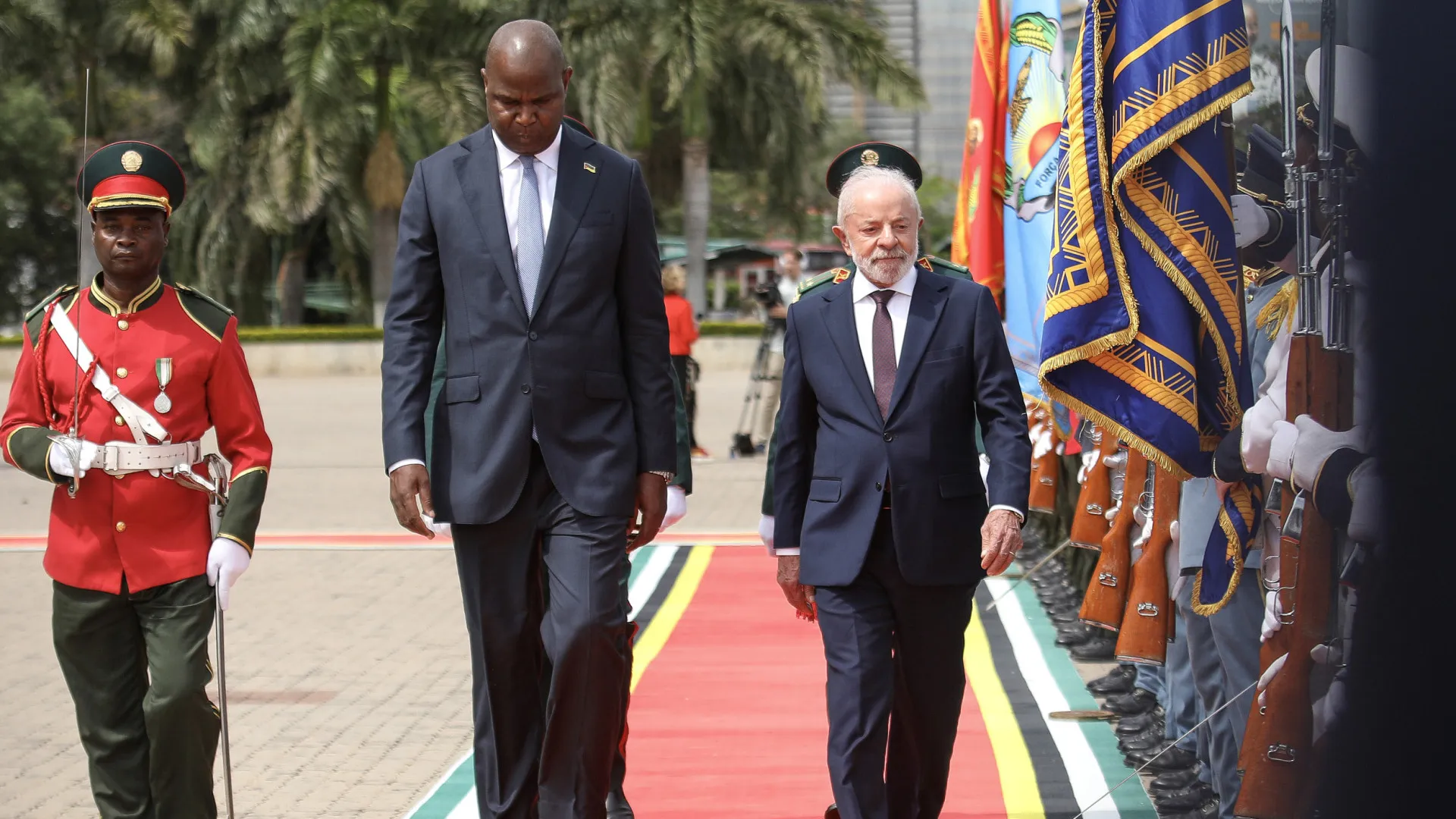 
                    Lula da Silva promete em Maputo estreitar parceria com Moçambique
                