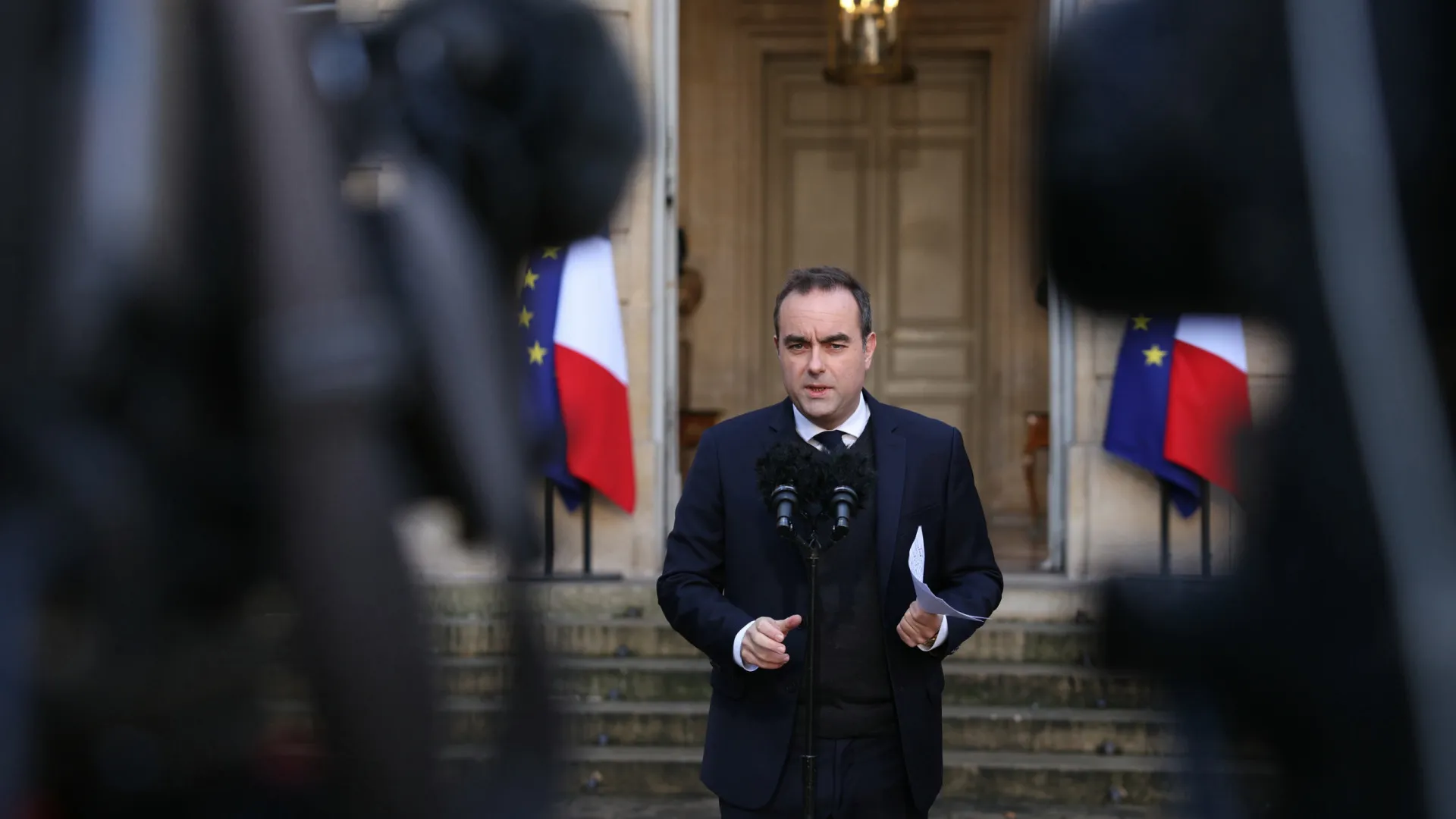 
                    Lecornu promete diálogo para viabilização do OE2026: 