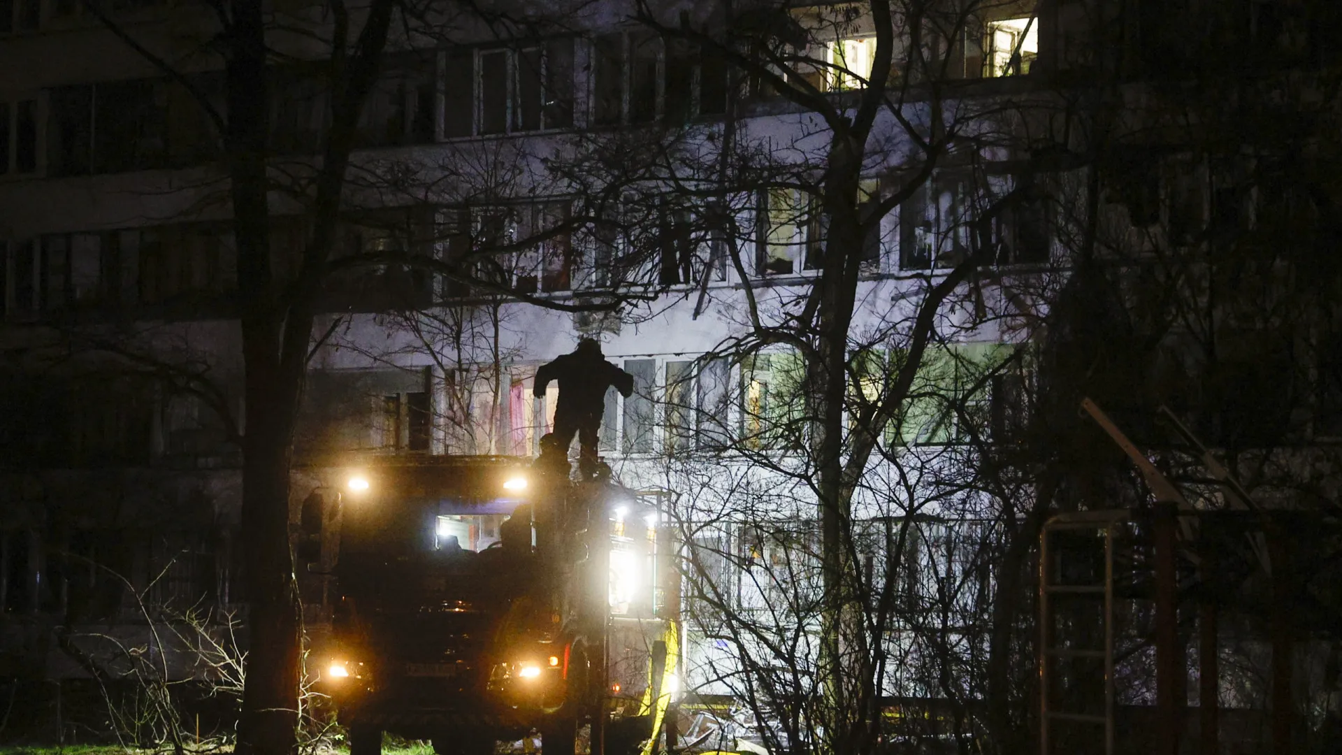 
                    Um morto e sete feridos em 