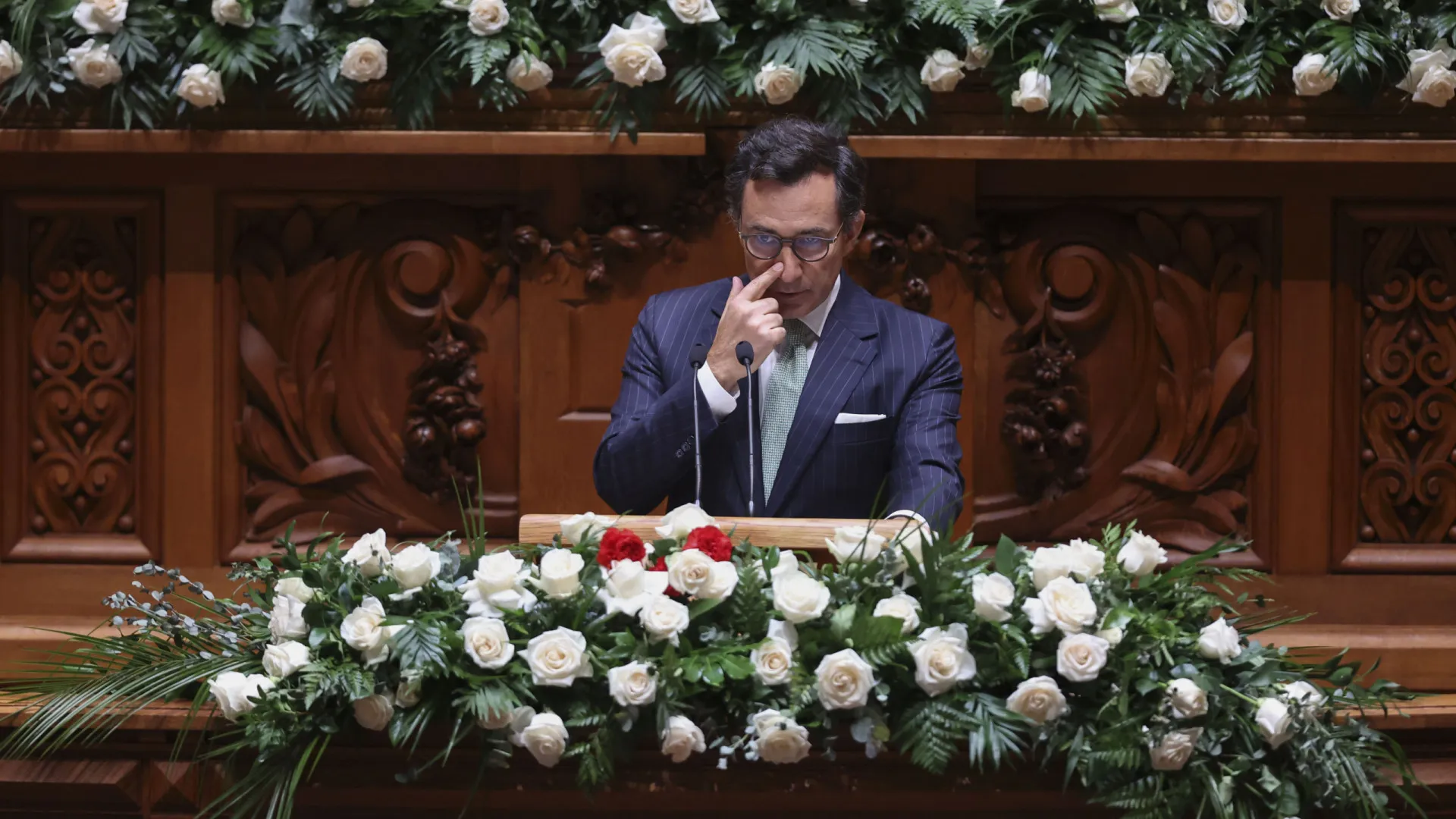 
                    PS acusa Governo de subordinar-se 