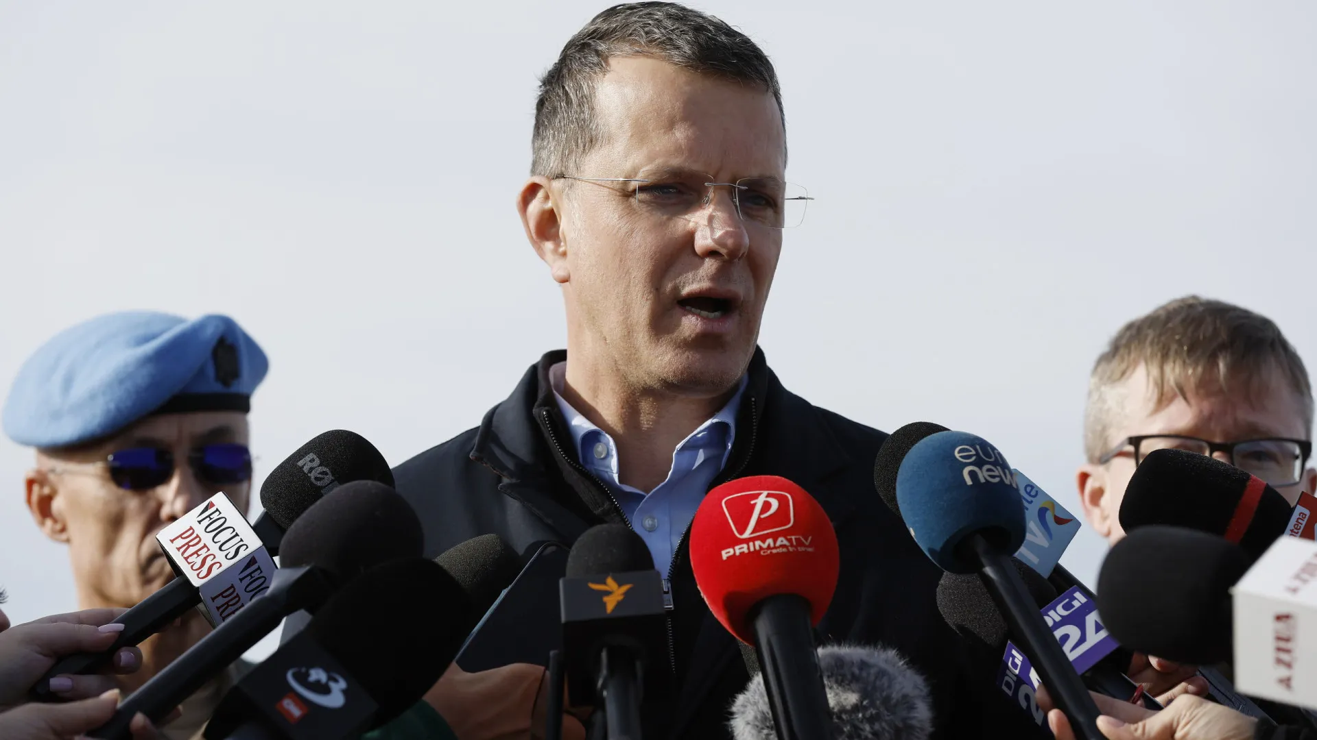 
                    Ministro da Defesa romeno admite erro no currículo e anuncia demissão
                