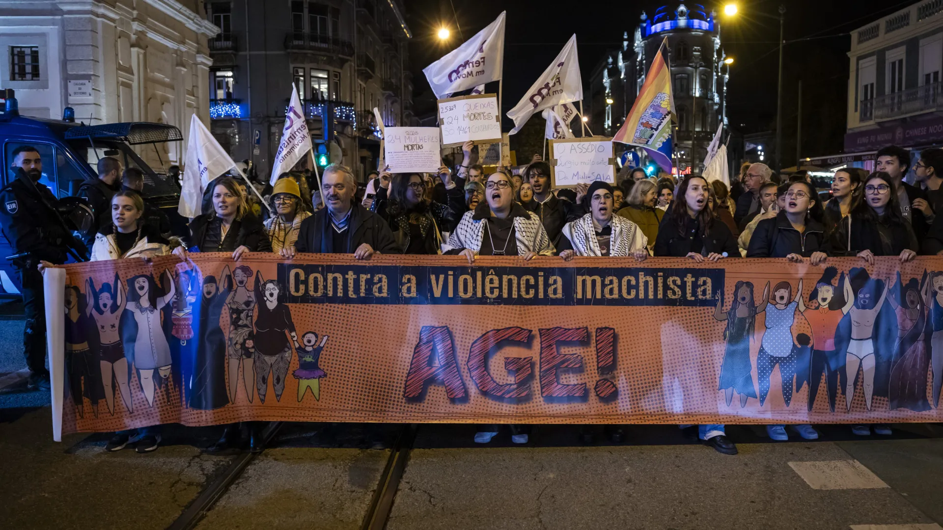 
                    Centenas de pessoas marcham em Lisboa pela saúde e segurança das mulheres
                