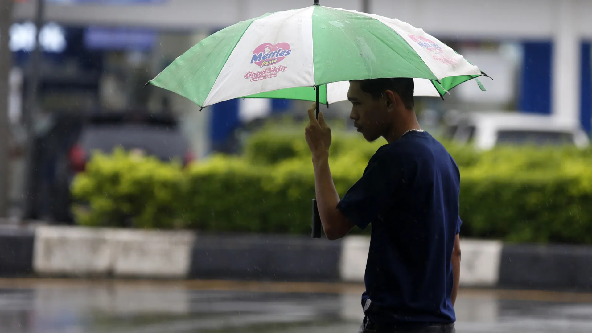 
                    Pelo menos 13 pessoas morreram nas inundações que atingiram a Indonésia
                