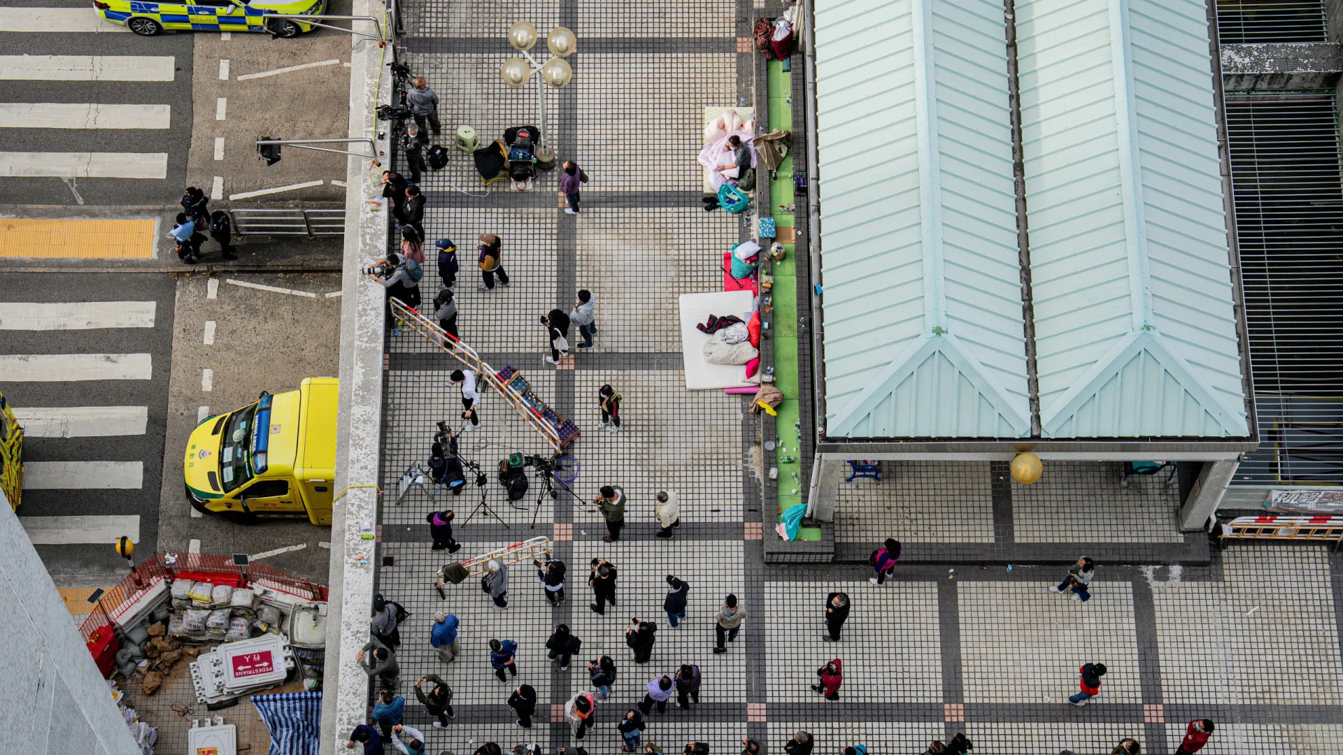 
                    Hong Kong suspende campanha e pondera adiar legislativas após incêndio
                