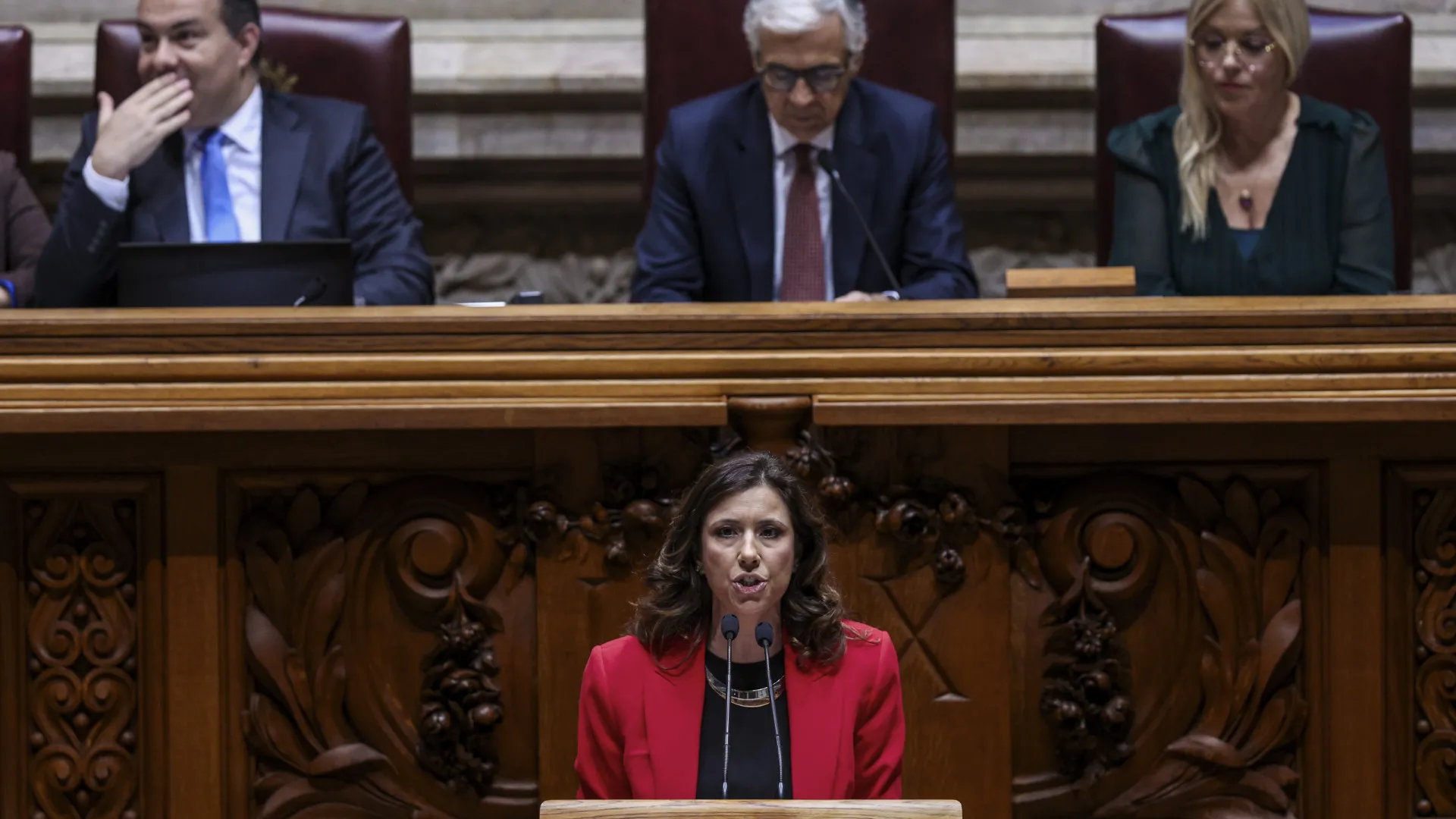 
                    IL confirma voto contra Orçamento 