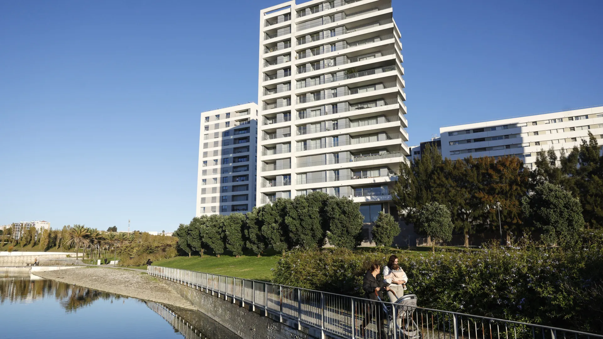 
                    Construção prolifera na Alta de Lisboa, entre mistura e segregação
                