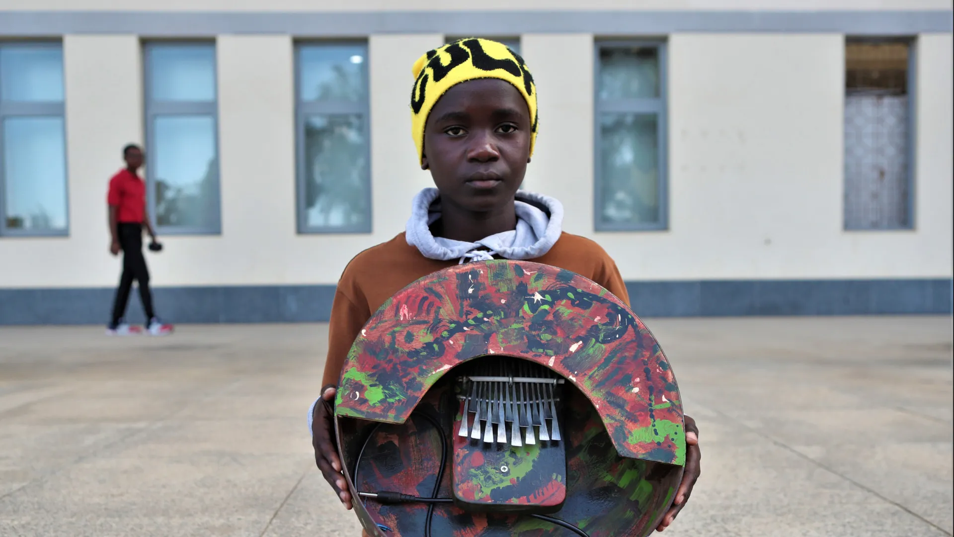 
                    Mbira volta a ganhar expressão na música moçambicana pela mão dos resistentes
                