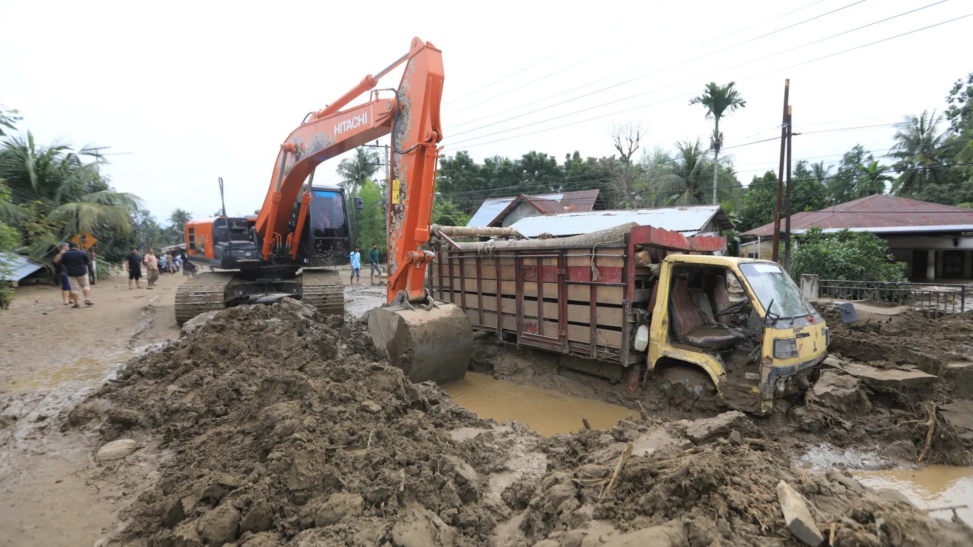 
                    Mais de 900 mortos em cheias na Indonésia, Tailândia, Malásia e Sri Lanka
                