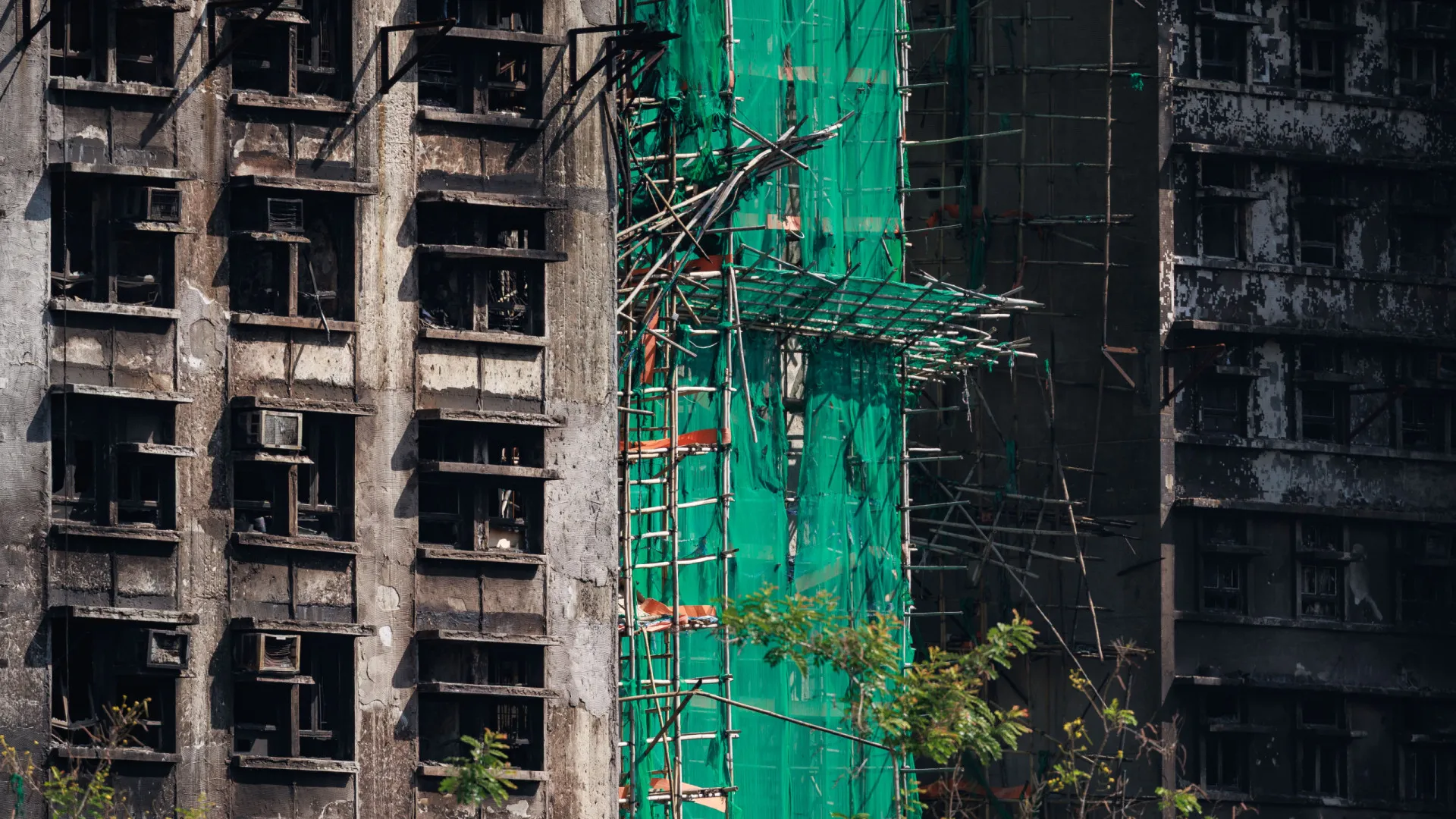 
                    Detido aluno que exigiu responsabilidade política após fogo em Hong Kong
                