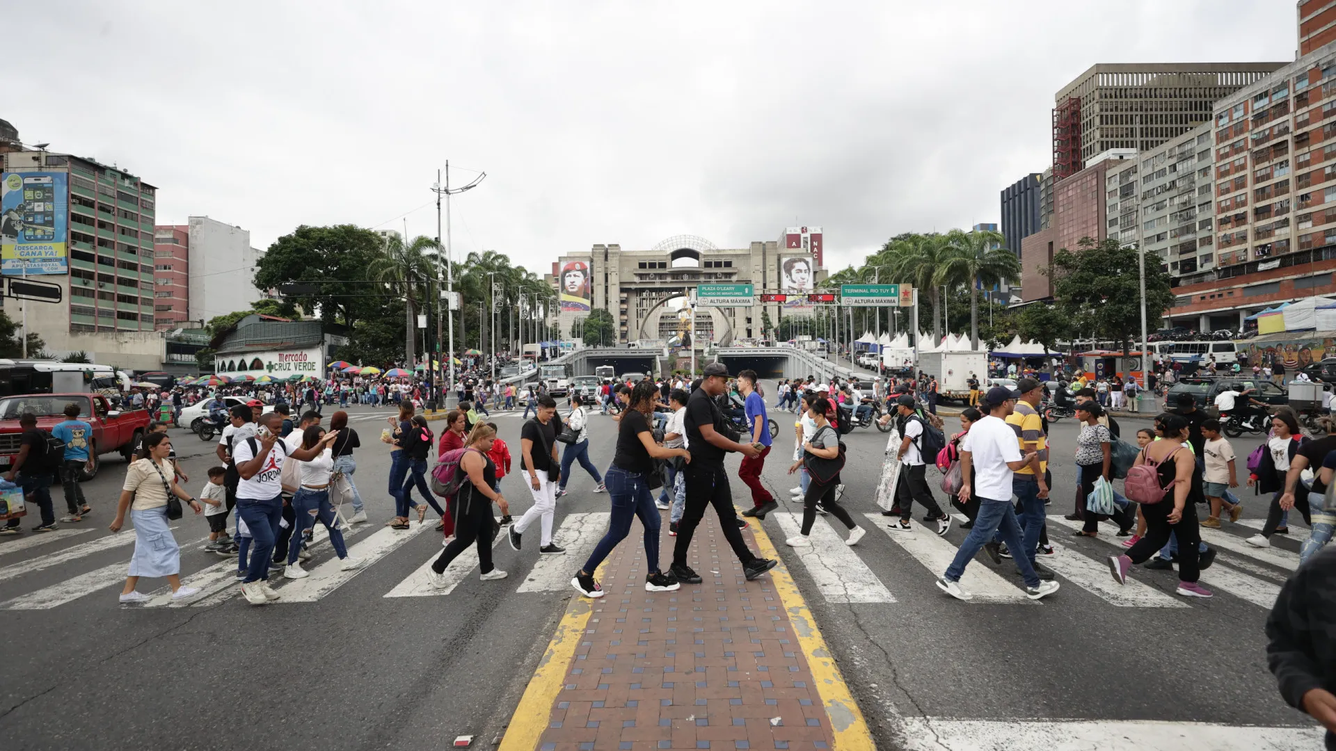 
                    Caracas em ambiente calmo após declaração de fecho do espaço aéreo
                