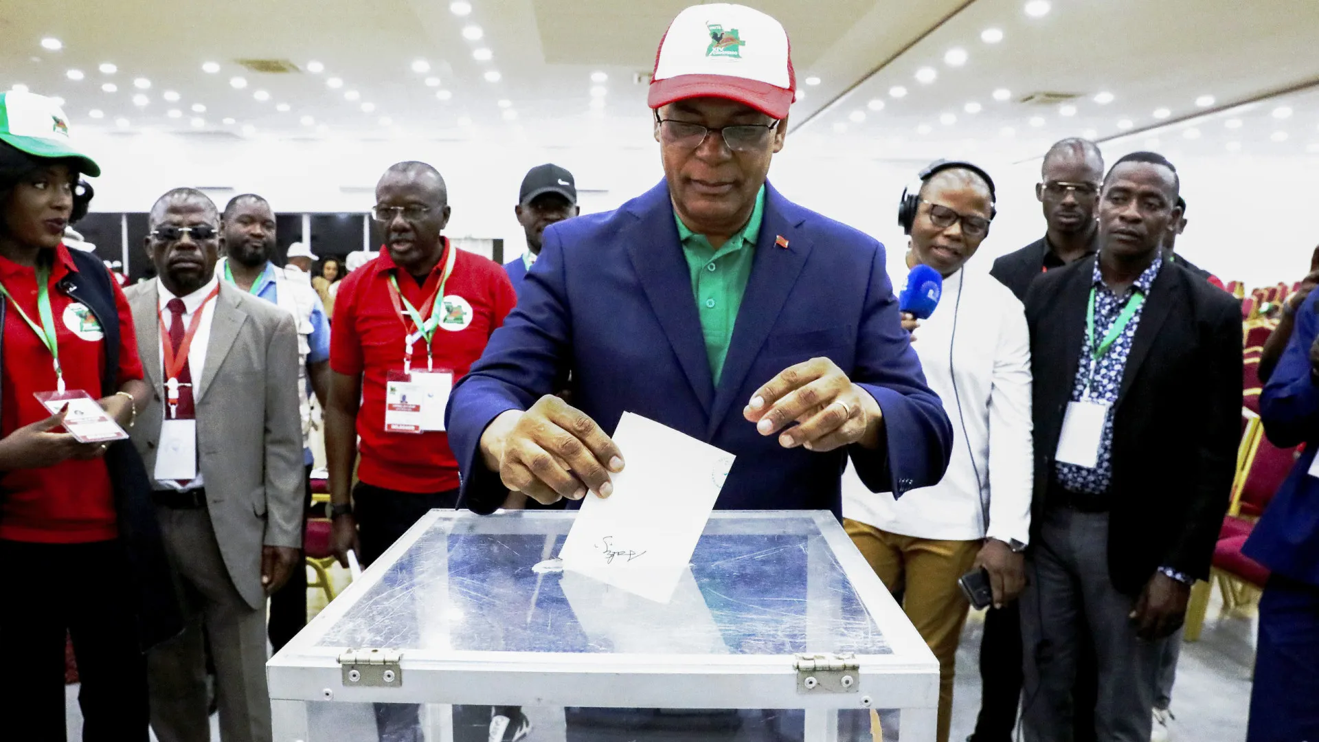 
                    Adalberto Costa Júnior reeleito presidente da UNITA no XIV Congresso
                