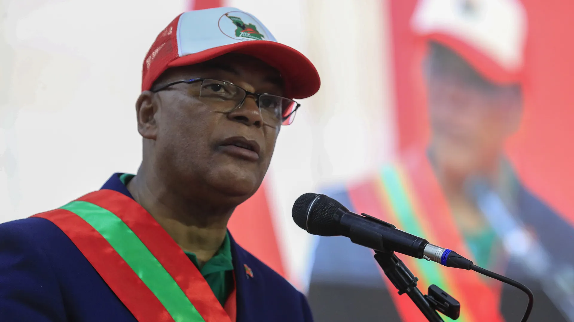 
                    Líder da UNITA compõe executivo do partido com nomeações dos seus membros
                