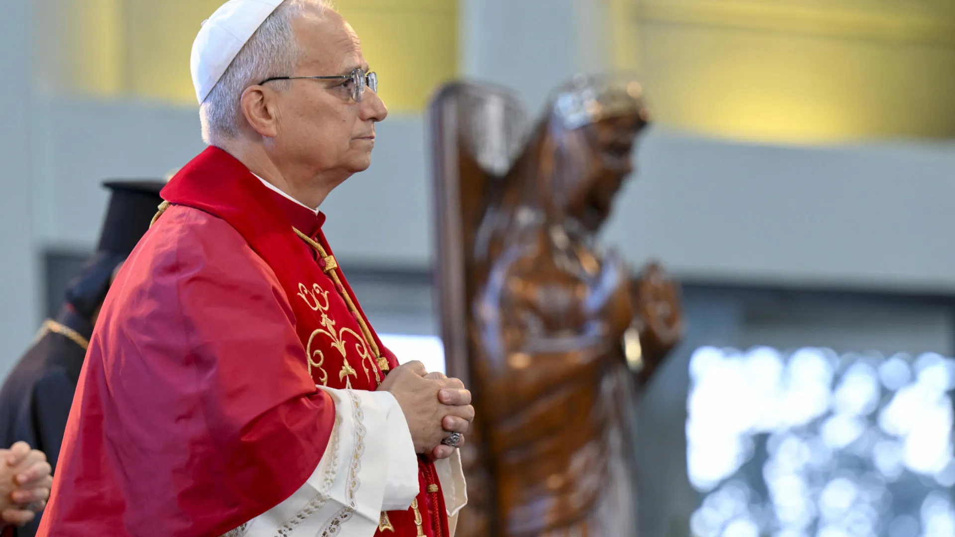 
                    Papa apela que EUA priorizem 