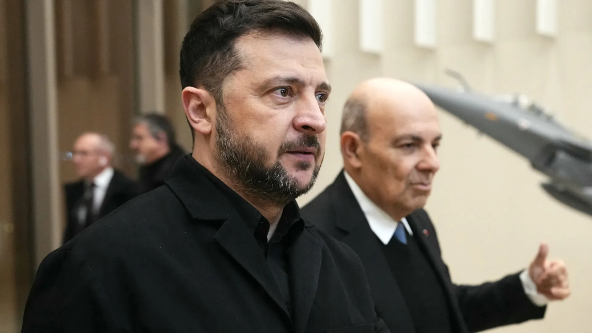 
                    Zelensky pede fim da guerra na Ucrânia: 