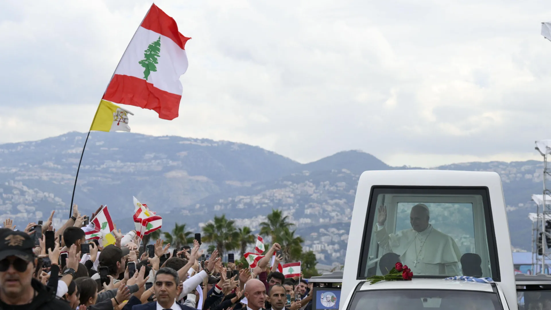 
                    Papa diz que medo do Islão na Europa é gerado por quem rejeita a migração
                