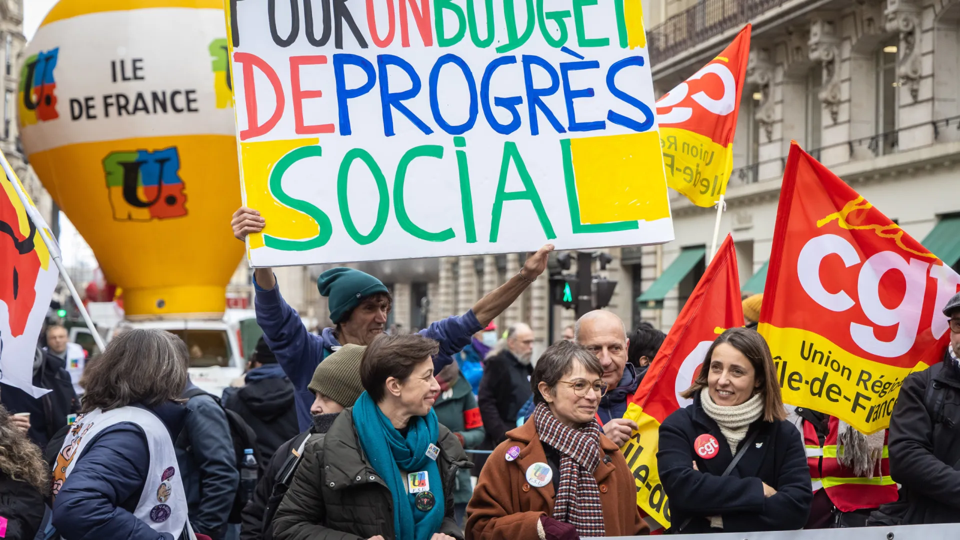 
                    Greve em França contra austeridade enquanto se debate lei de orçamento
                