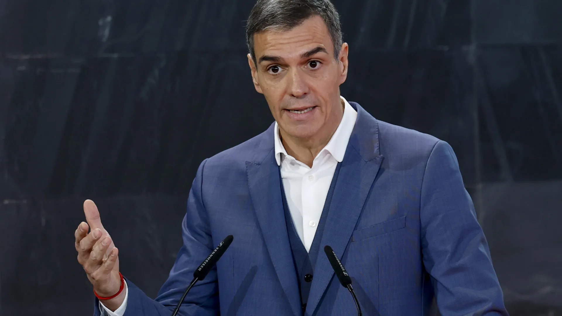 
                    Sánchez diz que PSOE age 