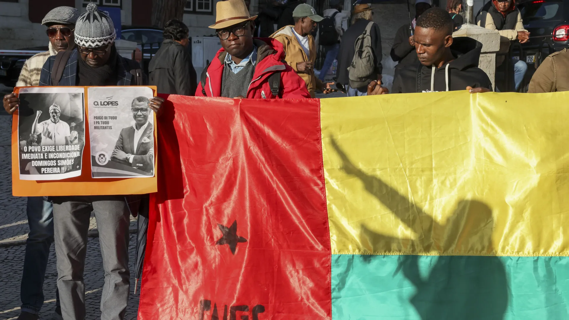 
                    Guineenses em Portugal exigem conclusão do processo eleitoral
                