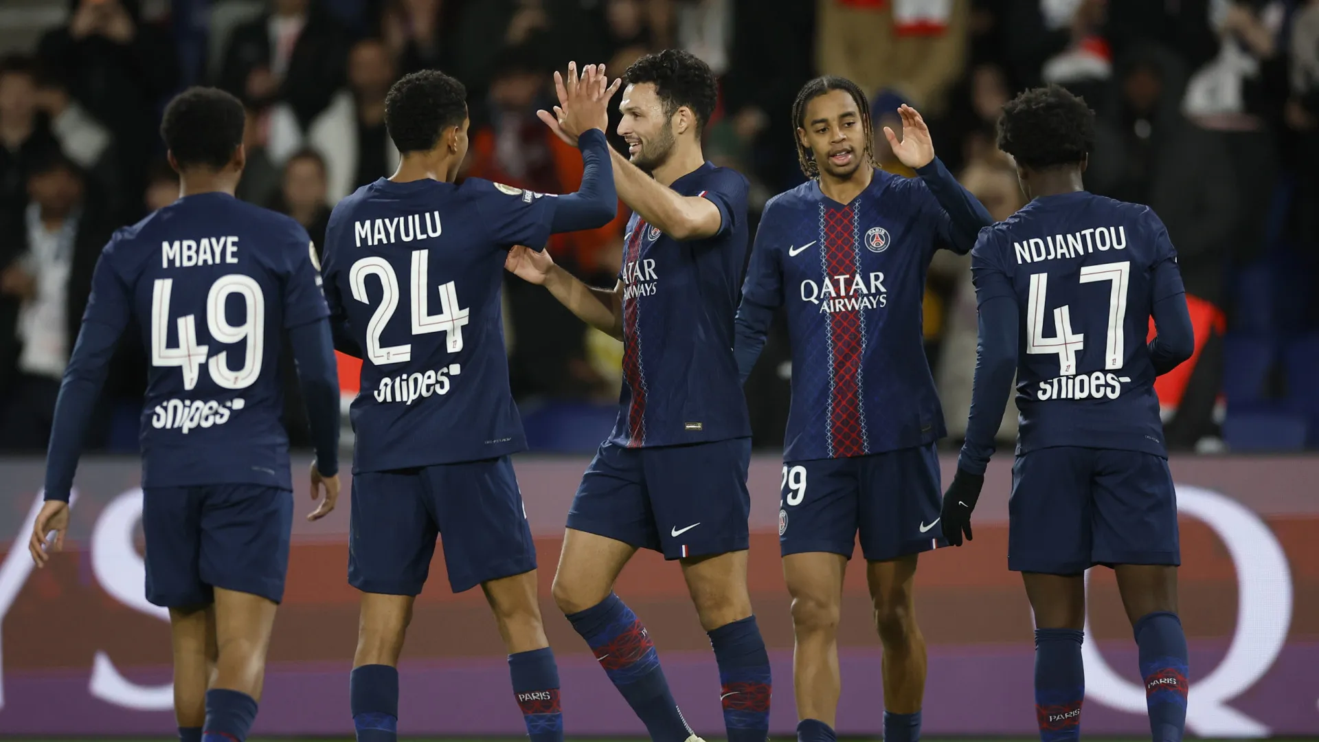 
                    Gonçalo Ramos entra e marca na goleada do PSG na perseguição ao trono
                