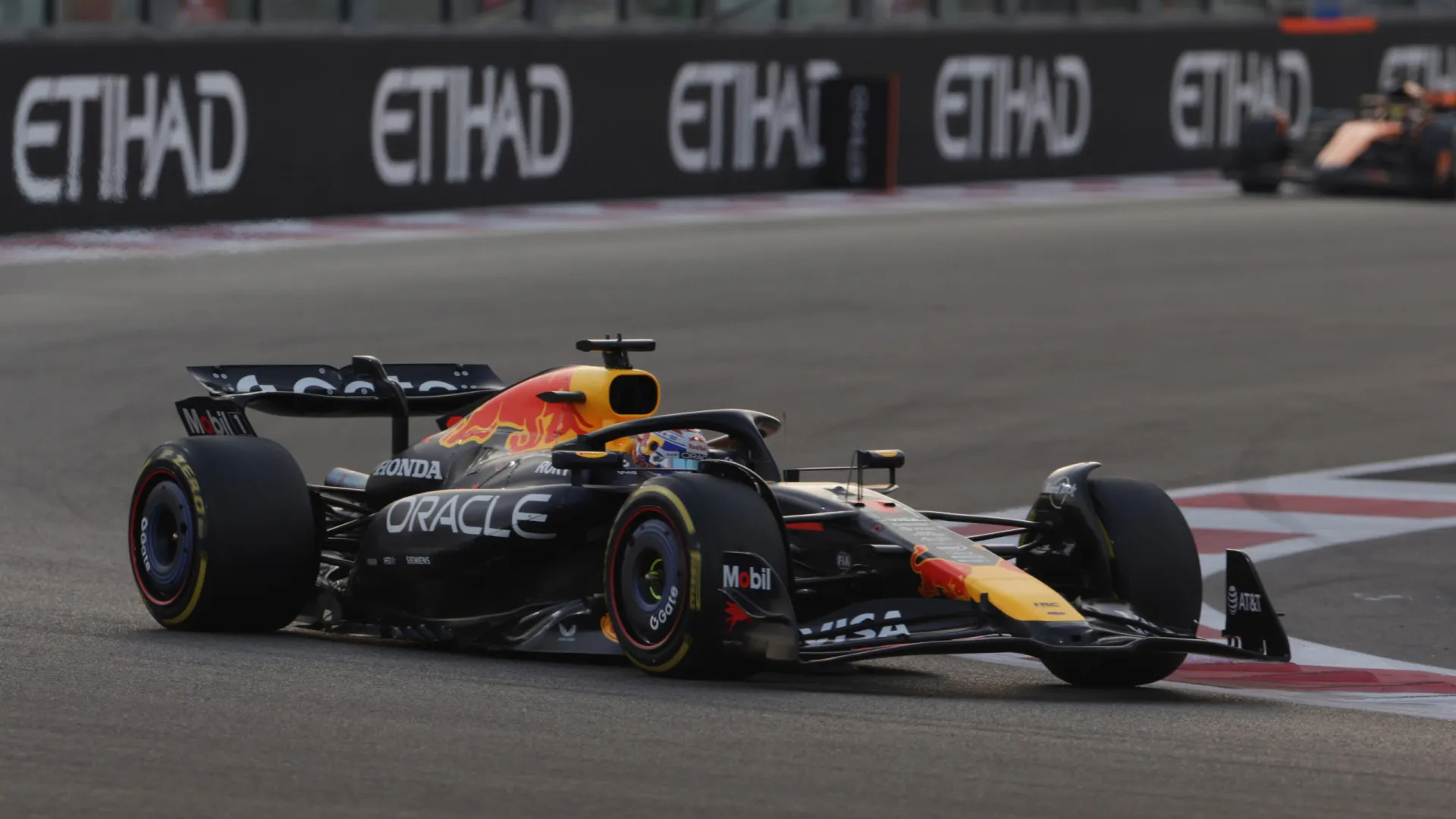 
                    Max Verstappen vai usar o número 3 no Mundial de Fórmula 1 em 2026
                