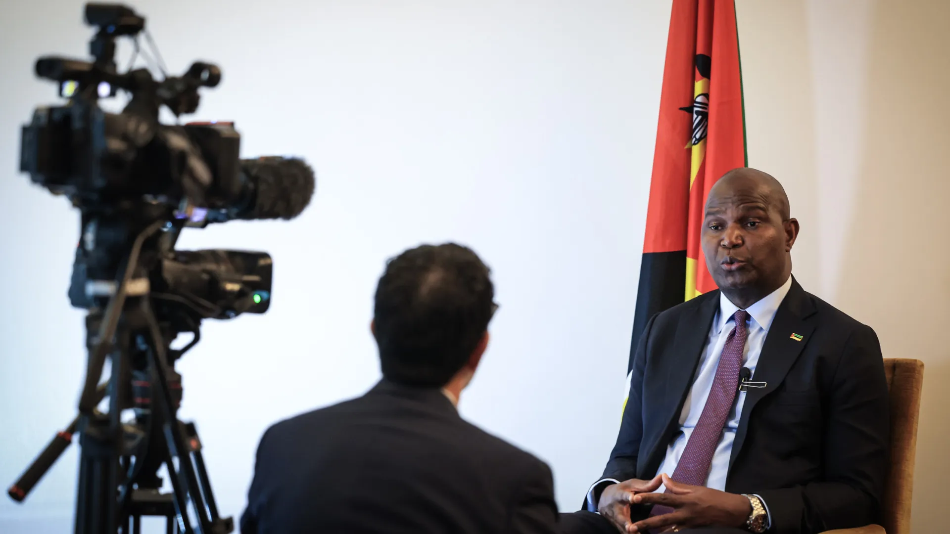 
                    Daniel Chapo reconhece papel determinante dos jornalistas na democracia
                