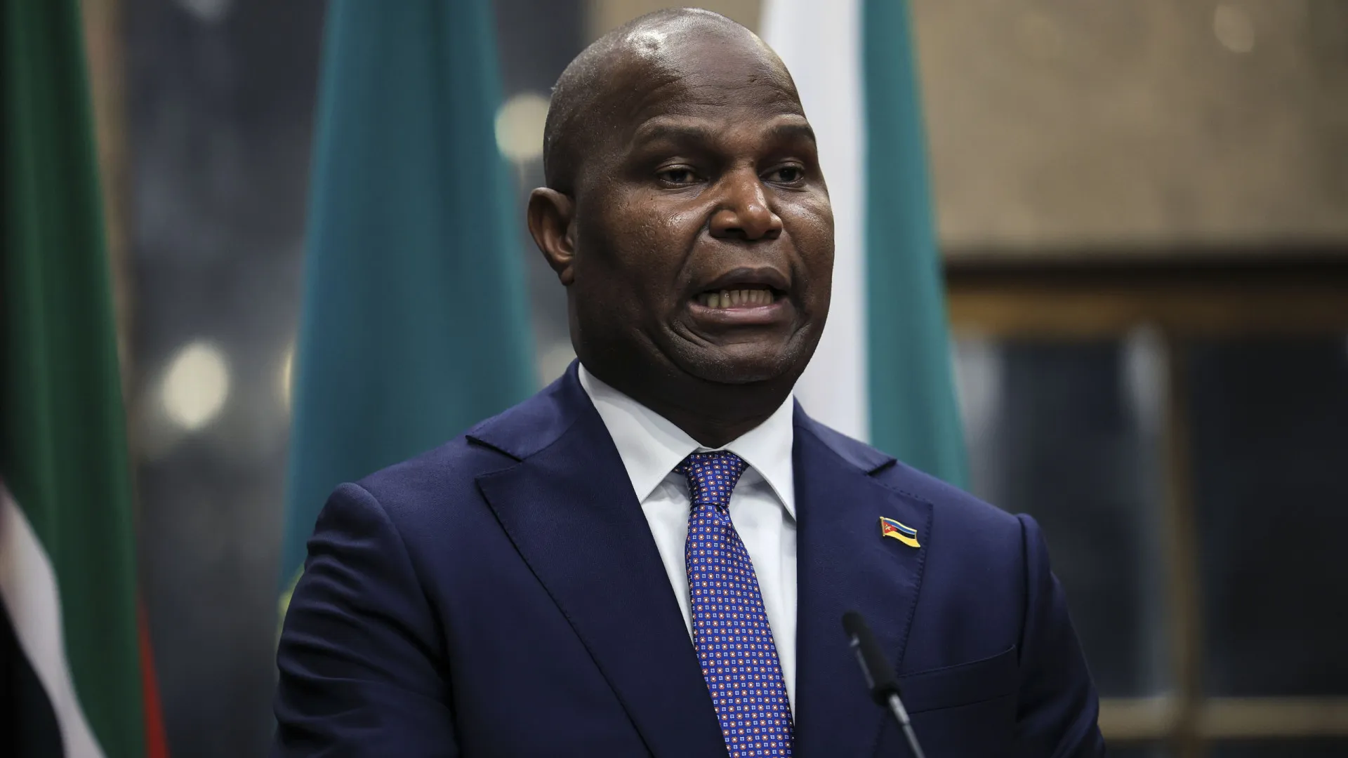 
                    Moçambique quer renegociar dívida depois de acordar programa com o FMI
                