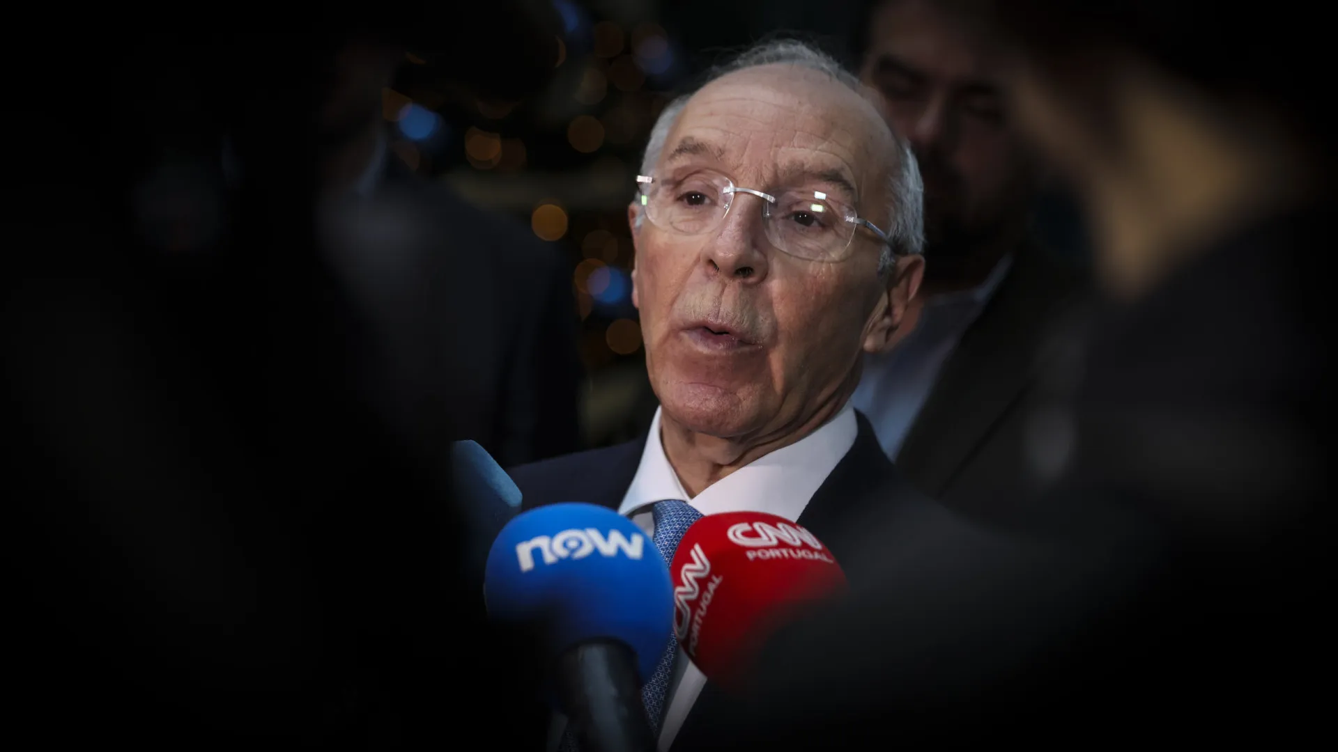 
                    Marques Mendes avisa contra 