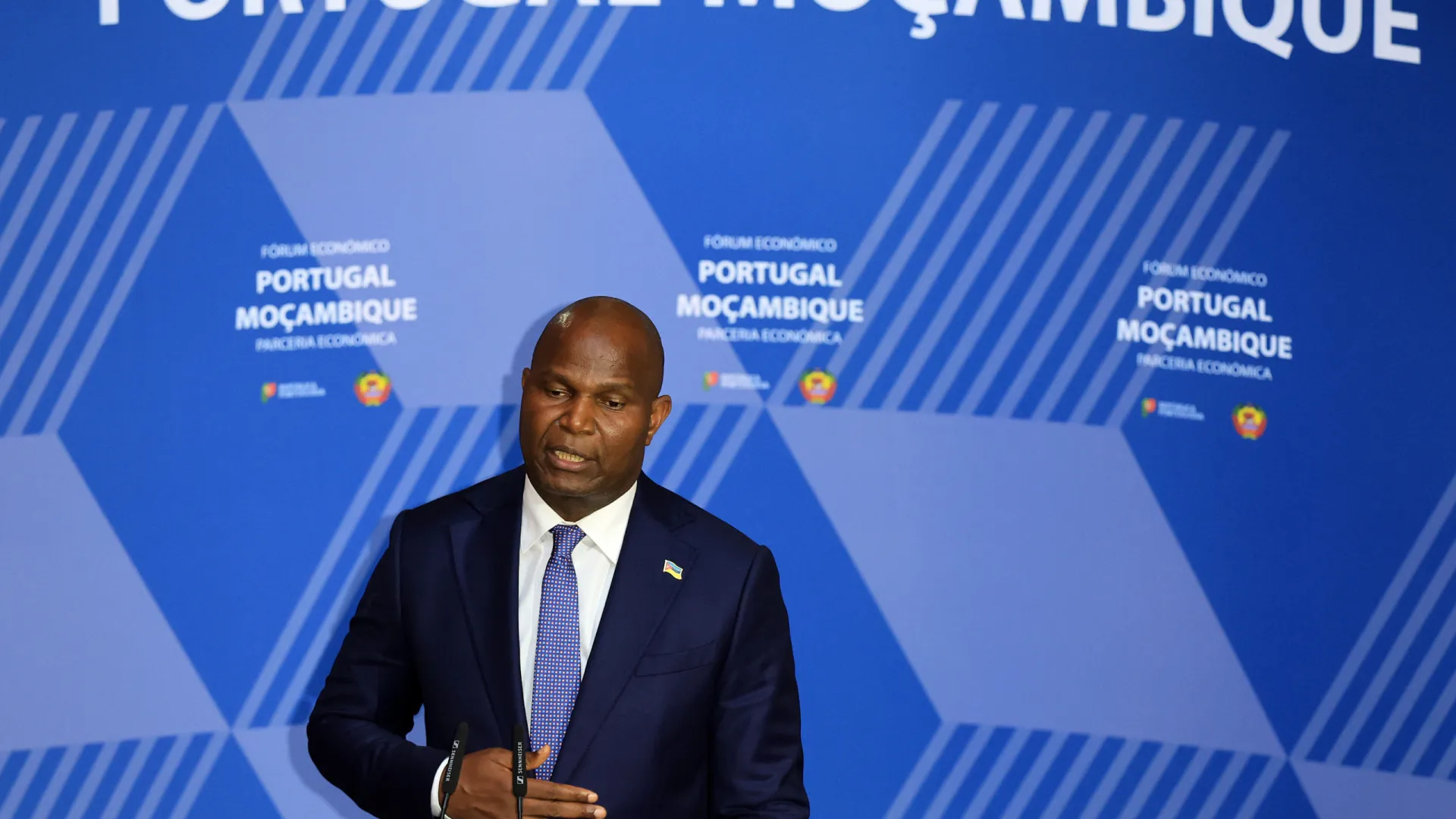 
                    Moçambique espera aumento na linha de 500 ME de financiamento de Portugal
                