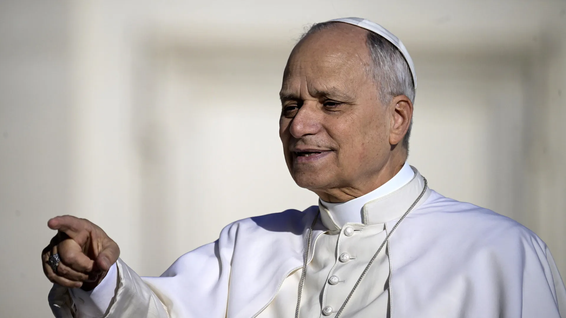 
                    Papa pede a secretas que não persigam políticos, jornalistas e religiosos
                