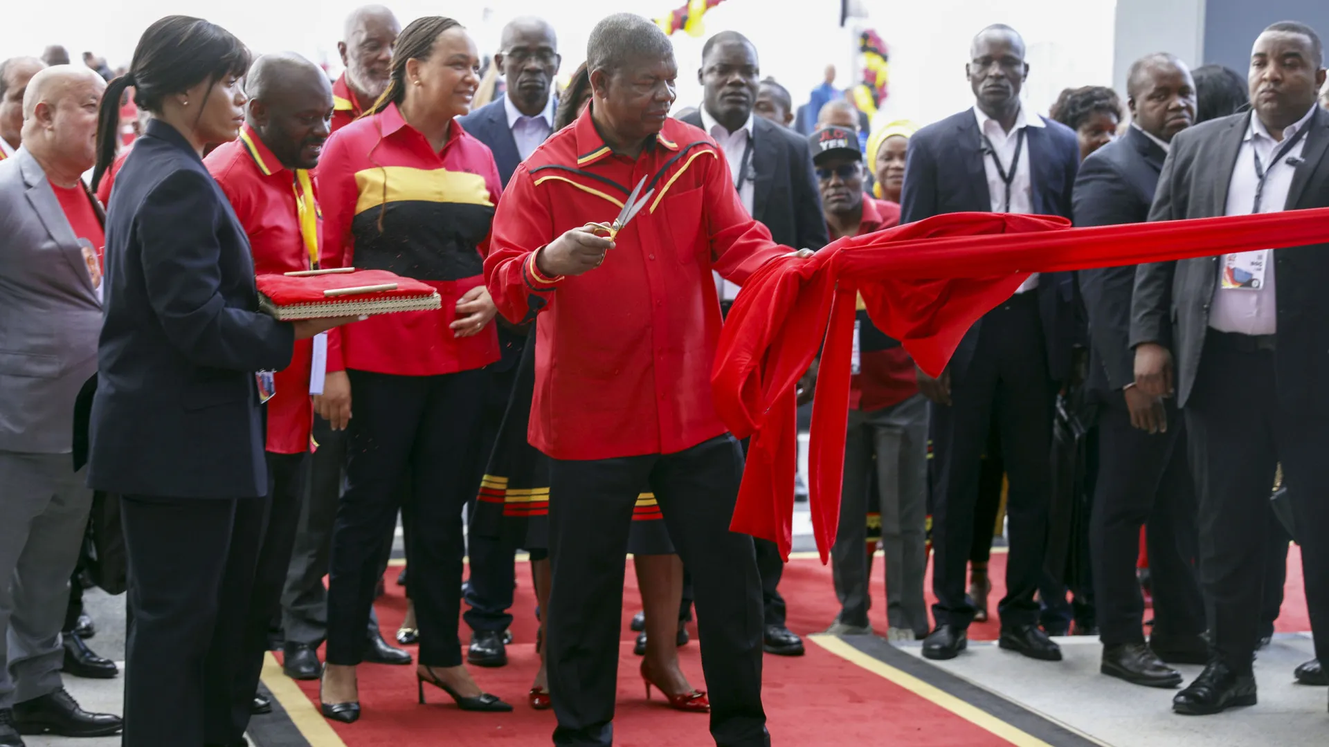 
                    Líder do MPLA diz que partido terá apenas um candidato em 2027
                