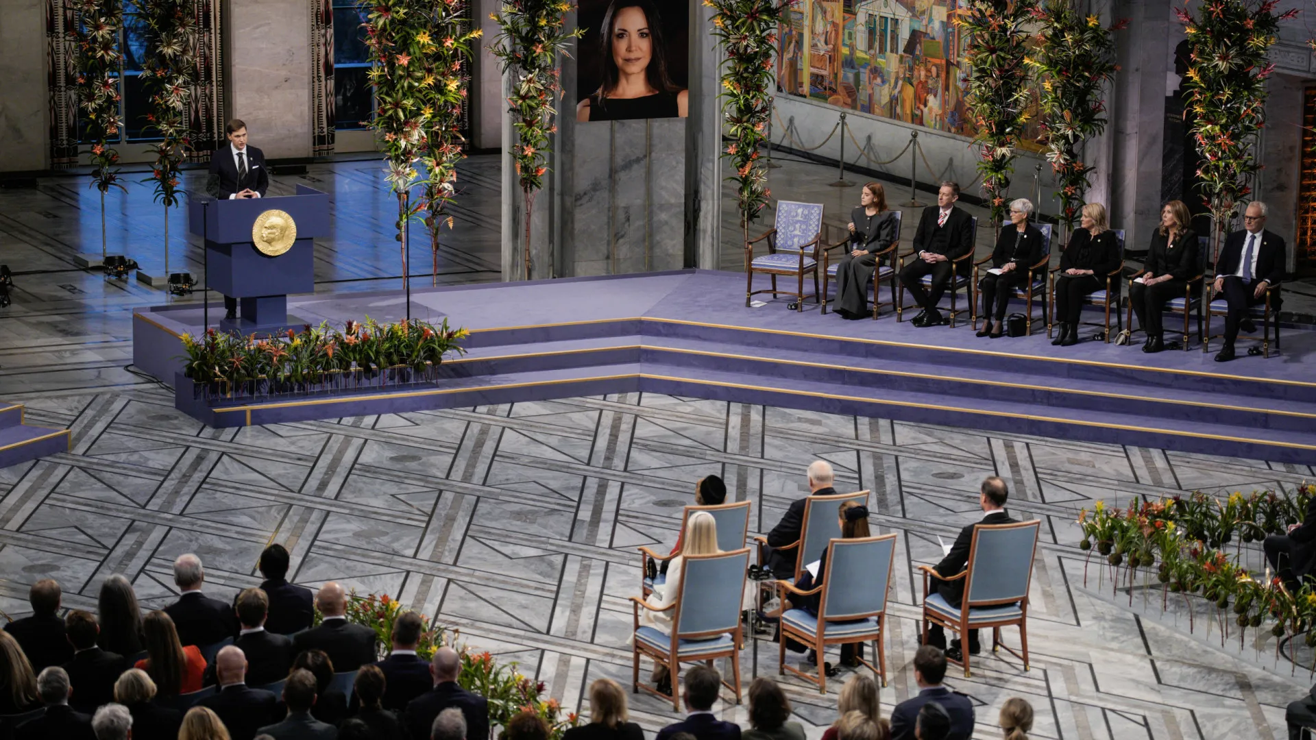 
                    Comité Nobel apela a Maduro: 