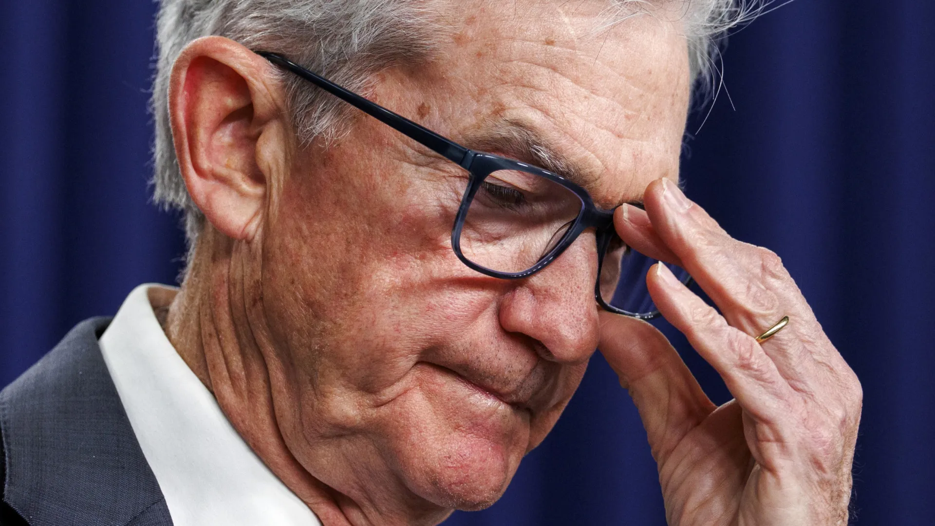 
                    EUA ameaçam banco central com tribunais por não cortar taxa de juro
                