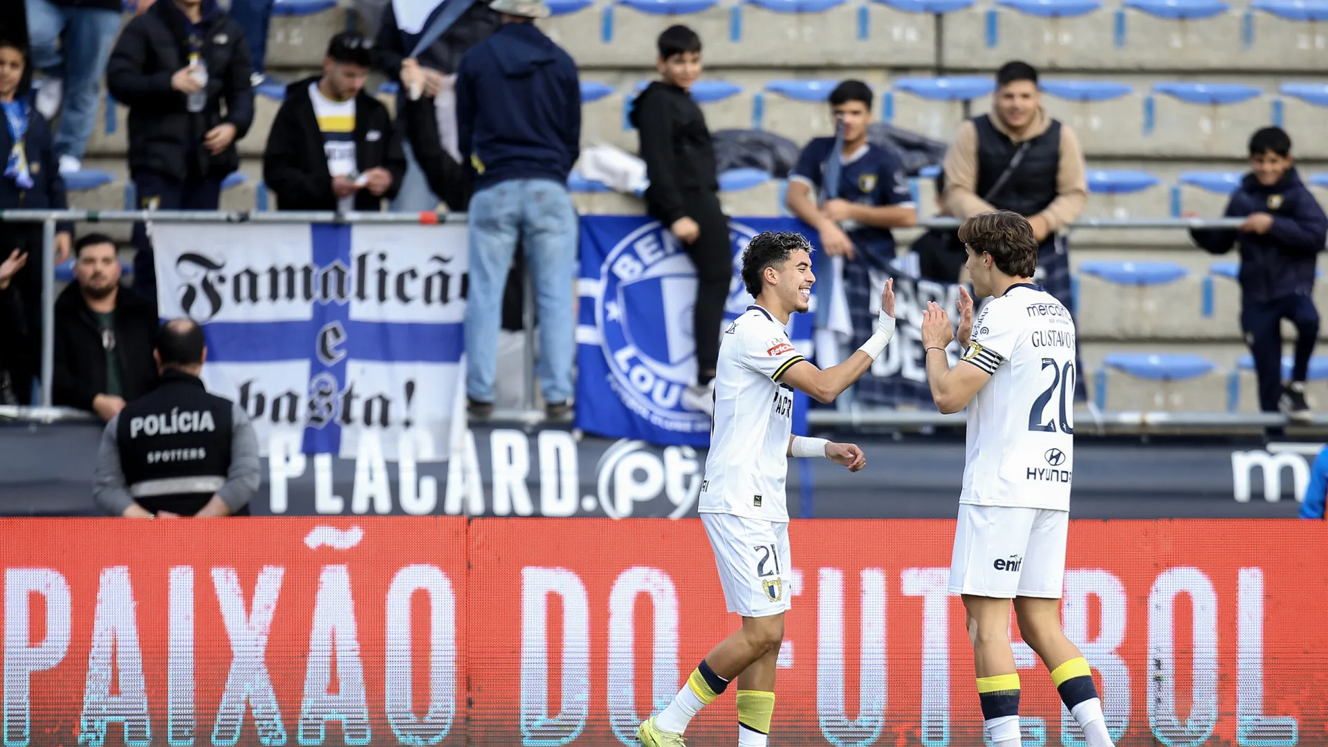 
                    Famalicão tenta voltar às vitórias perante Estrela e atingir quarto lugar
                