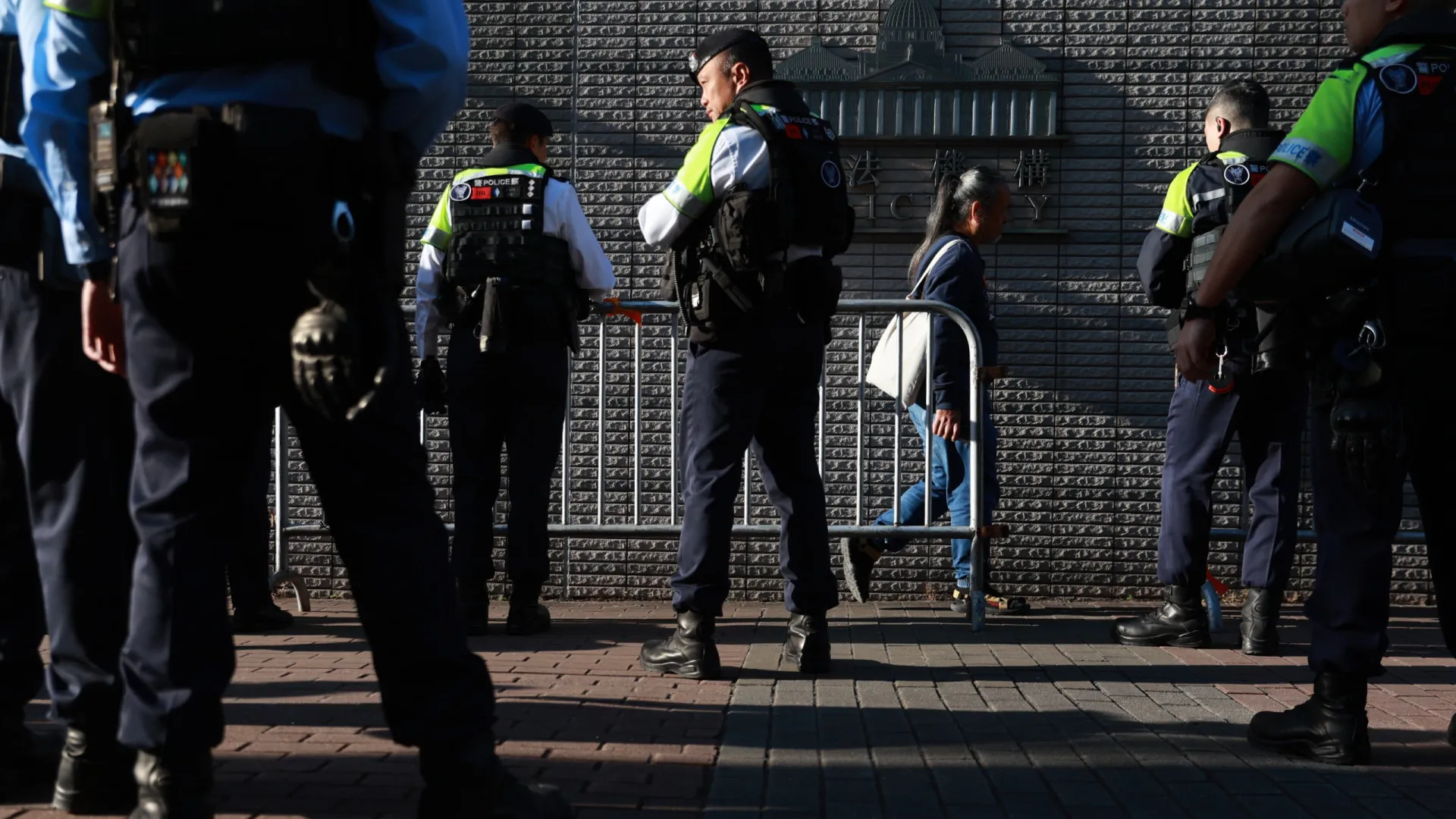 
                    Tribunal de Hong Kong analisa pena mais leve no caso de Jimmy Lai
                