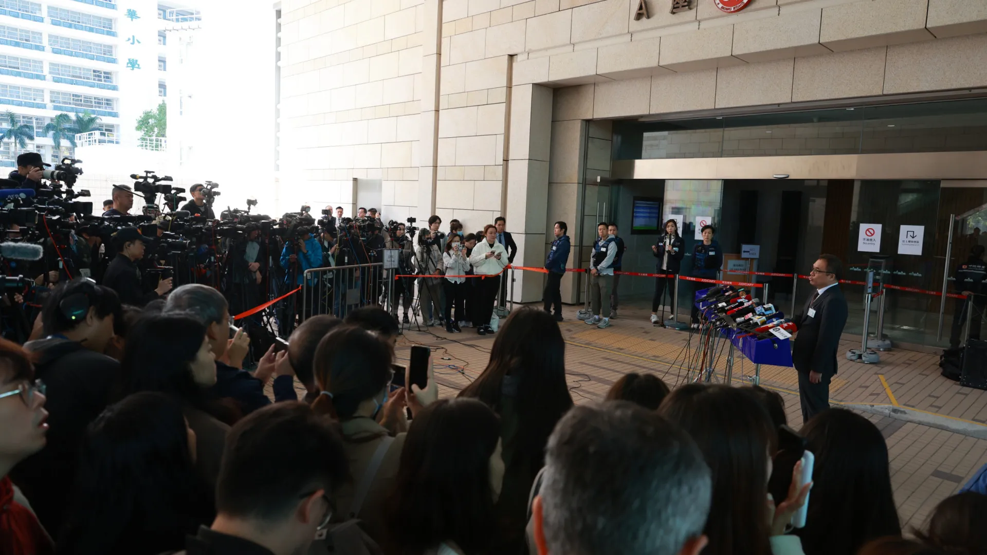 
                    Linhas vermelhas e autocensura mudam cenário da imprensa de Hong Kong
                