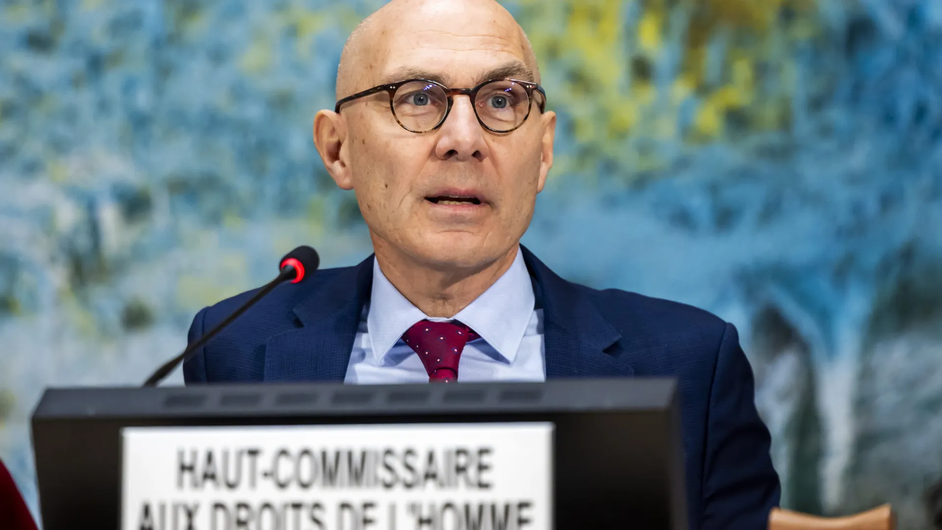 
                    ONU exige libertação 