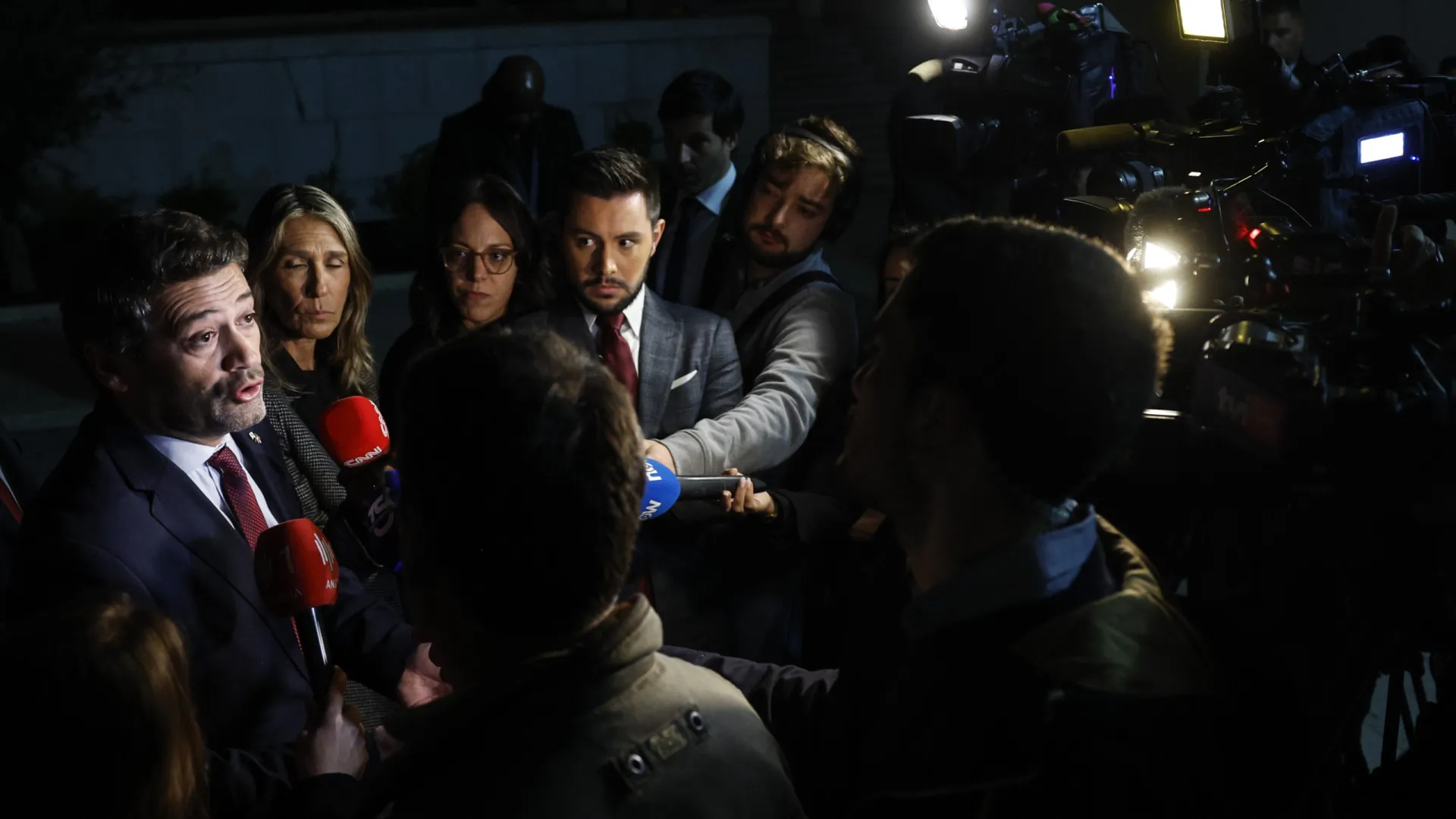 
                    Spinumviva: Ventura desafia primeiro-ministro a esclarecer 