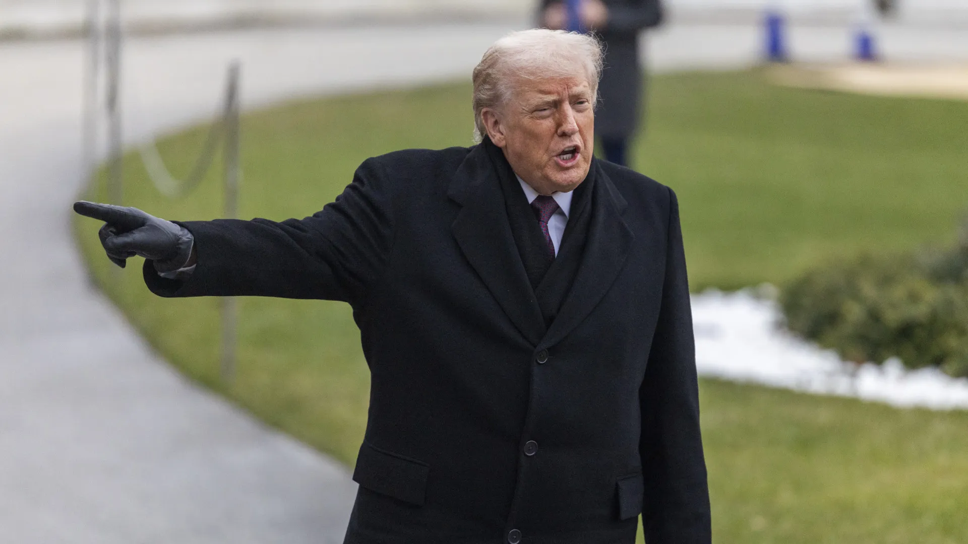 
                    Trump diz que Venezuela retirou direitos petrolíferos a EUA e quer recuperá-los
                