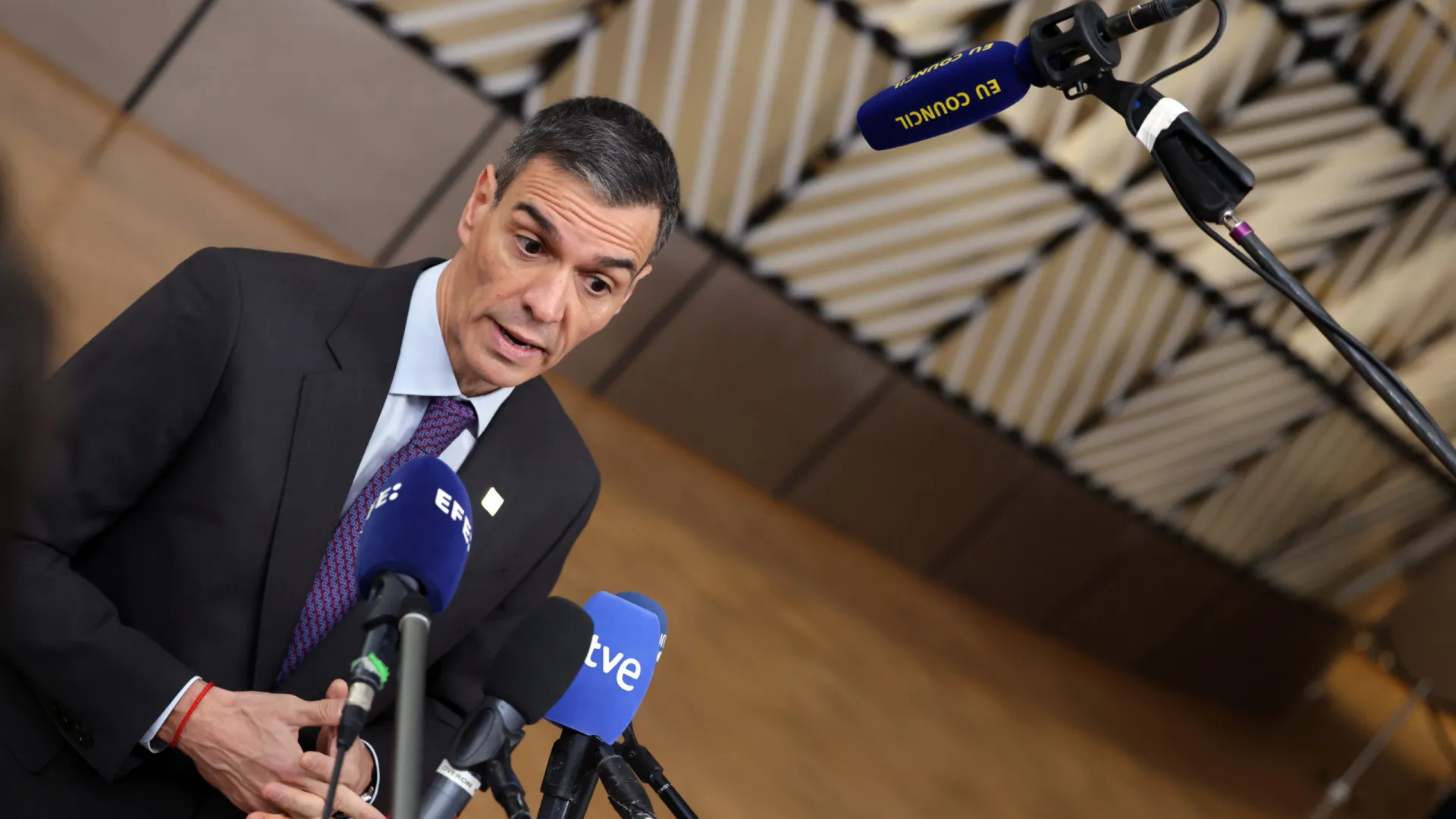 
                    Espanha. Sondagem dá derrota histórica para os socialistas na Extremadura
                