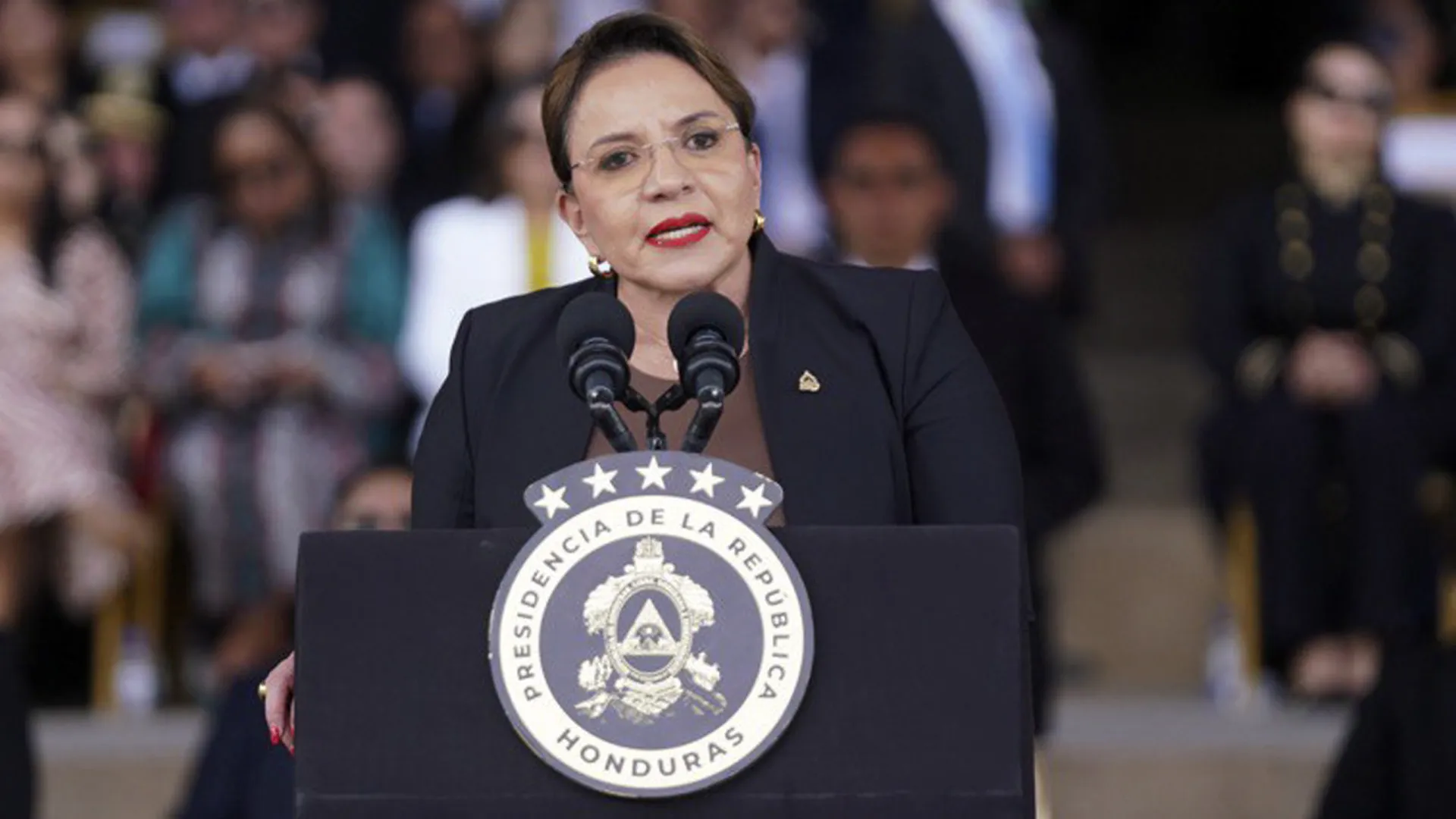 
                    Presidente das Honduras diz que não ficará 