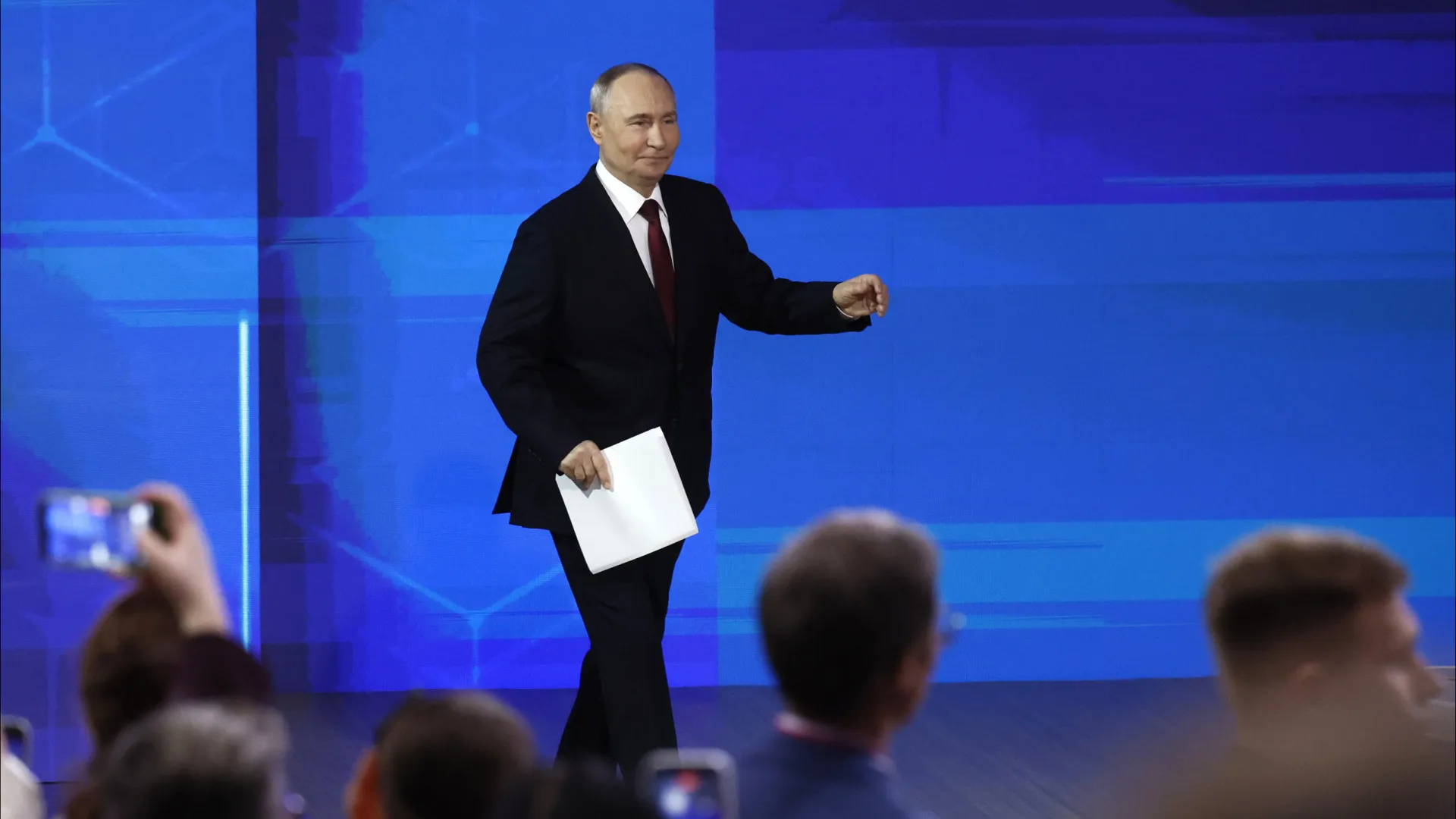 
                    Putin satisfeito com estabilidade da economia russa apesar das sanções
                