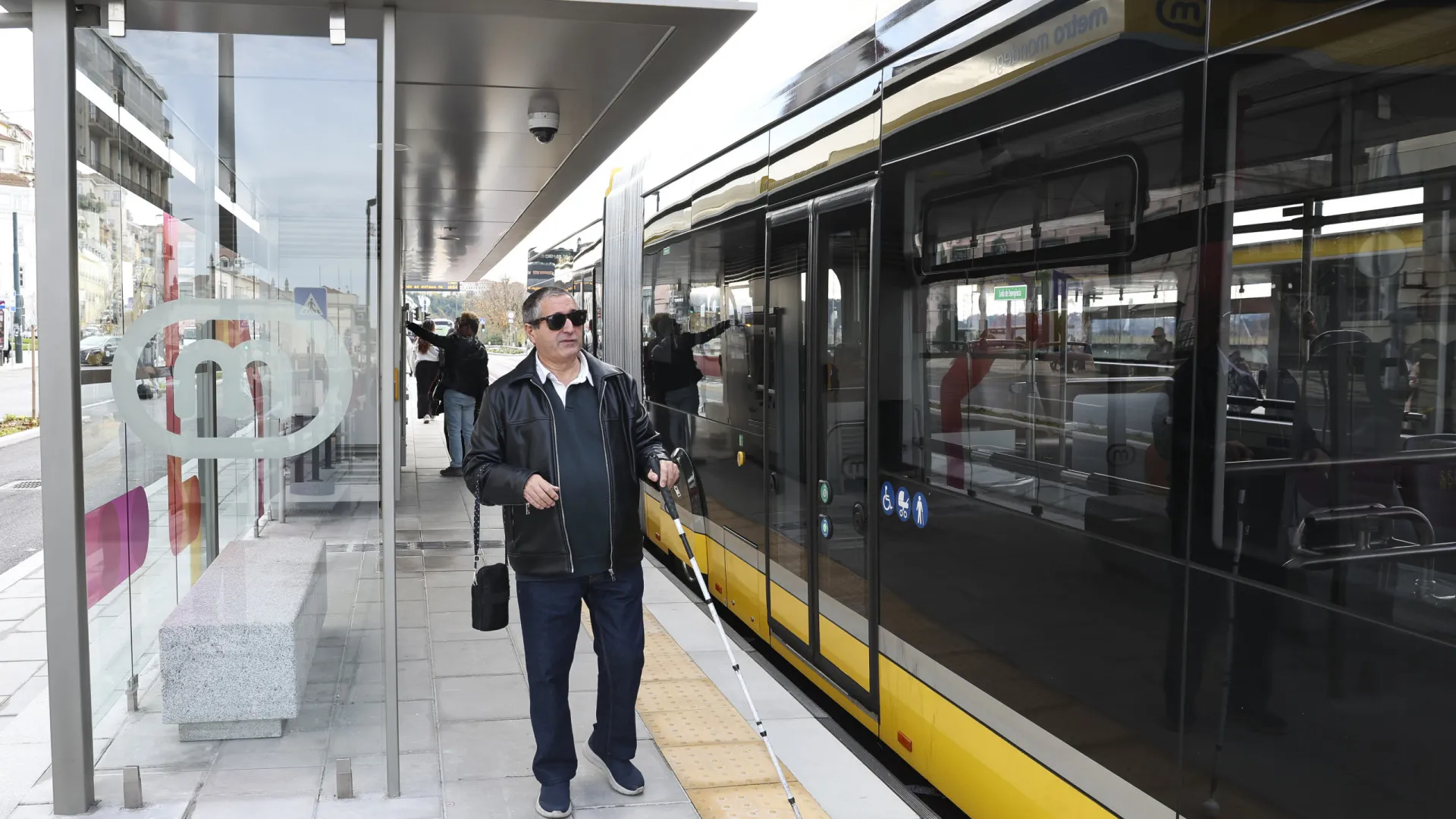 
                    Fase experimental do metrobus do Porto arranca no sábado. Como vai ser?
                