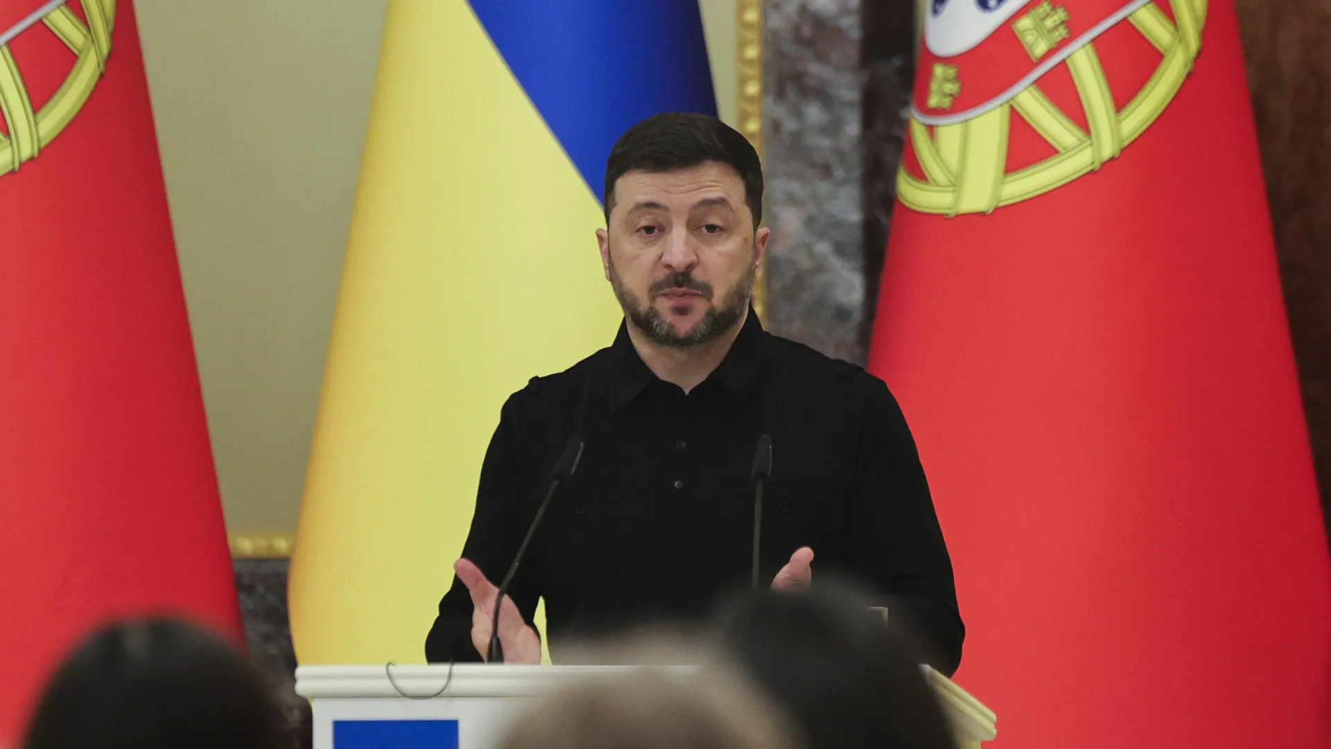 
                    Zelensky lamenta 