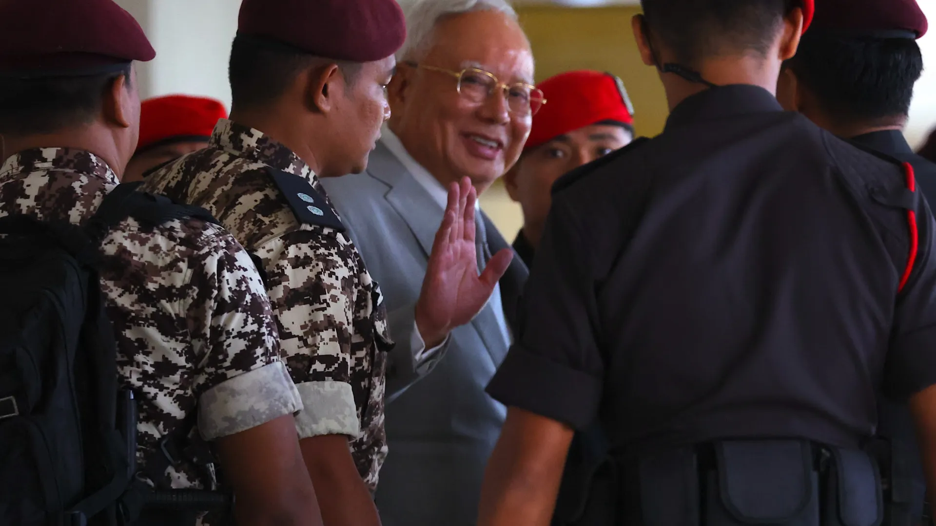 
                    Tribunal da Malásia nega prisão domiciliária a ex-primeiro-ministro Najib Razak
                